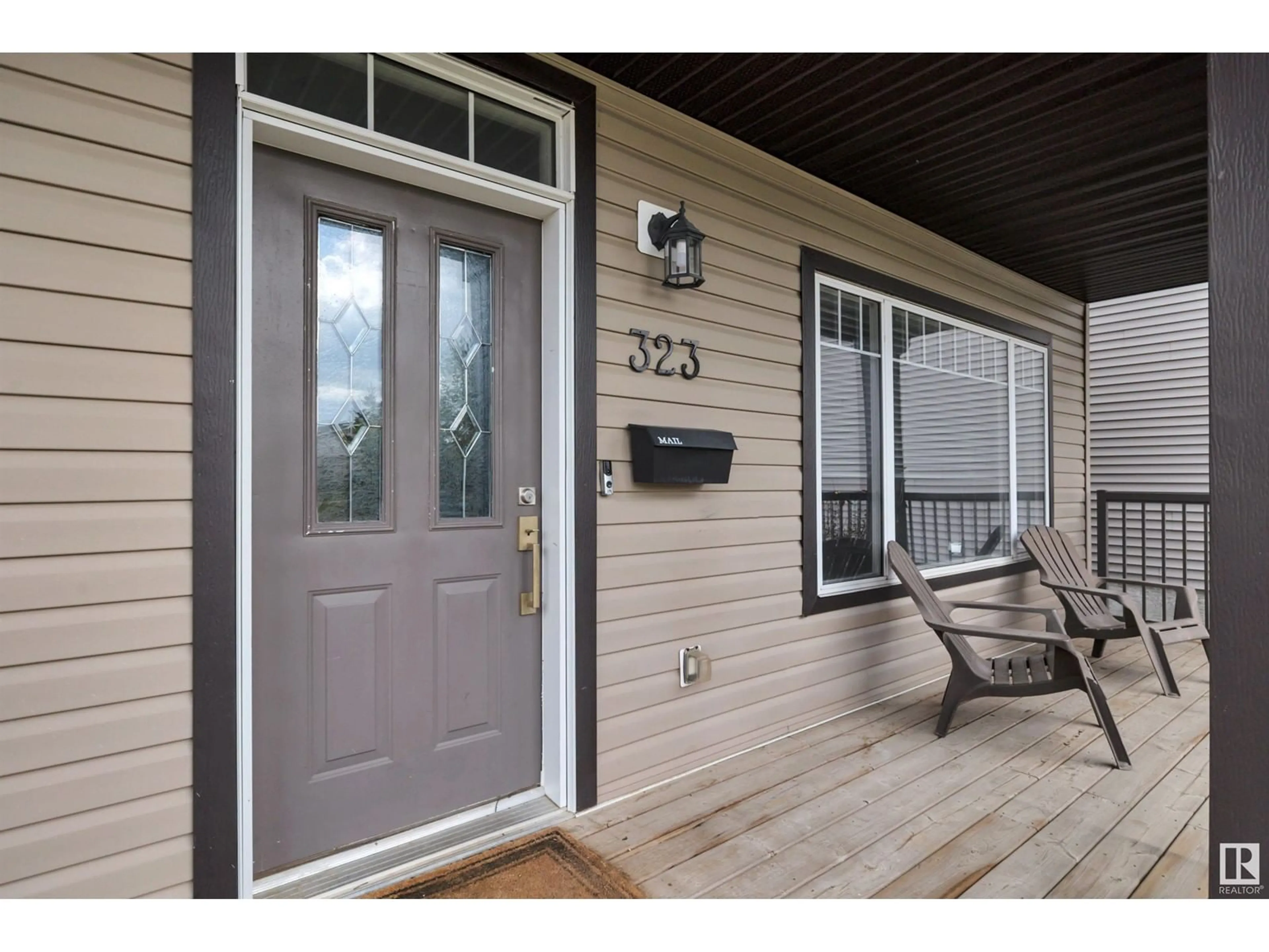 Indoor entryway for 323 SHERIDAN WY, Leduc Alberta T9E8R9