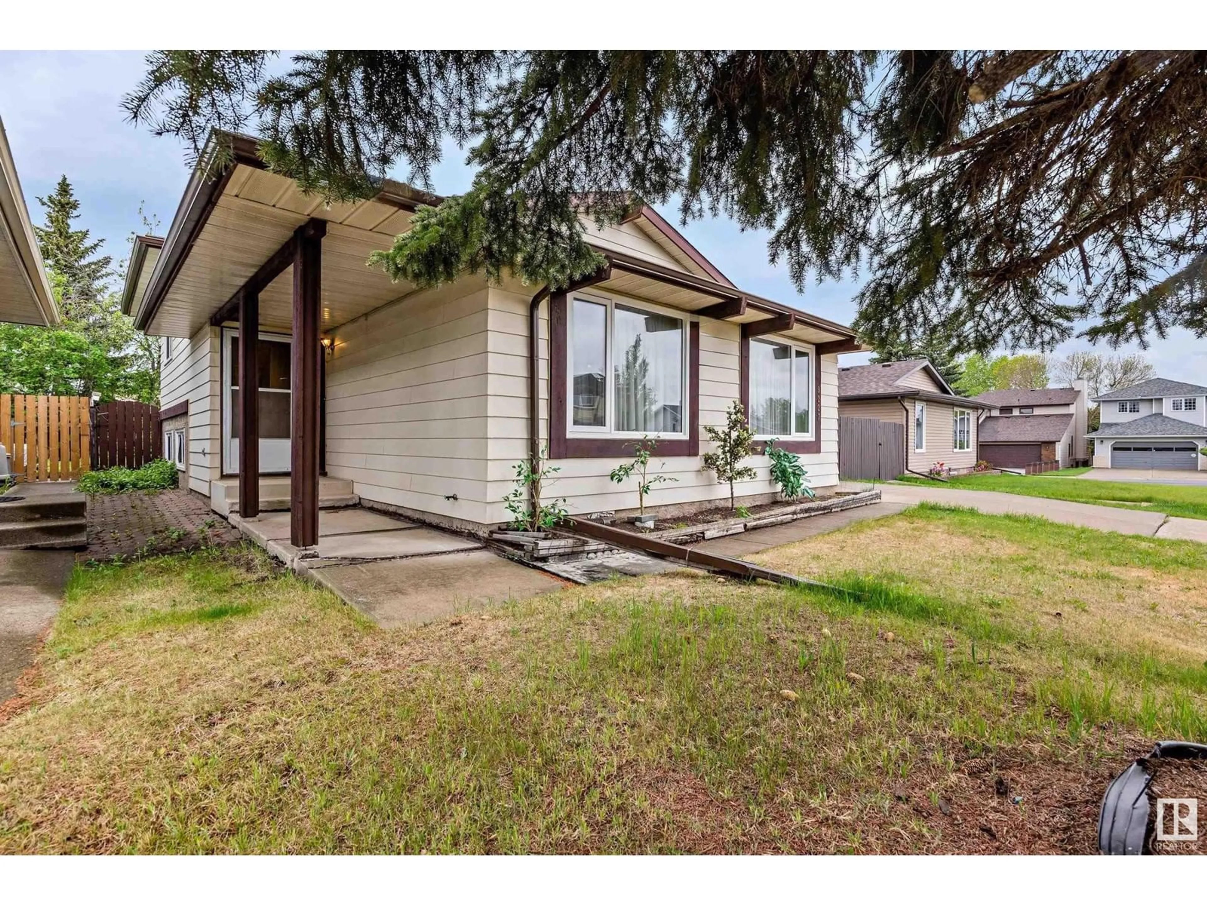 Home with vinyl exterior material, street for 9227 170 AV, Edmonton Alberta T5Z1C9