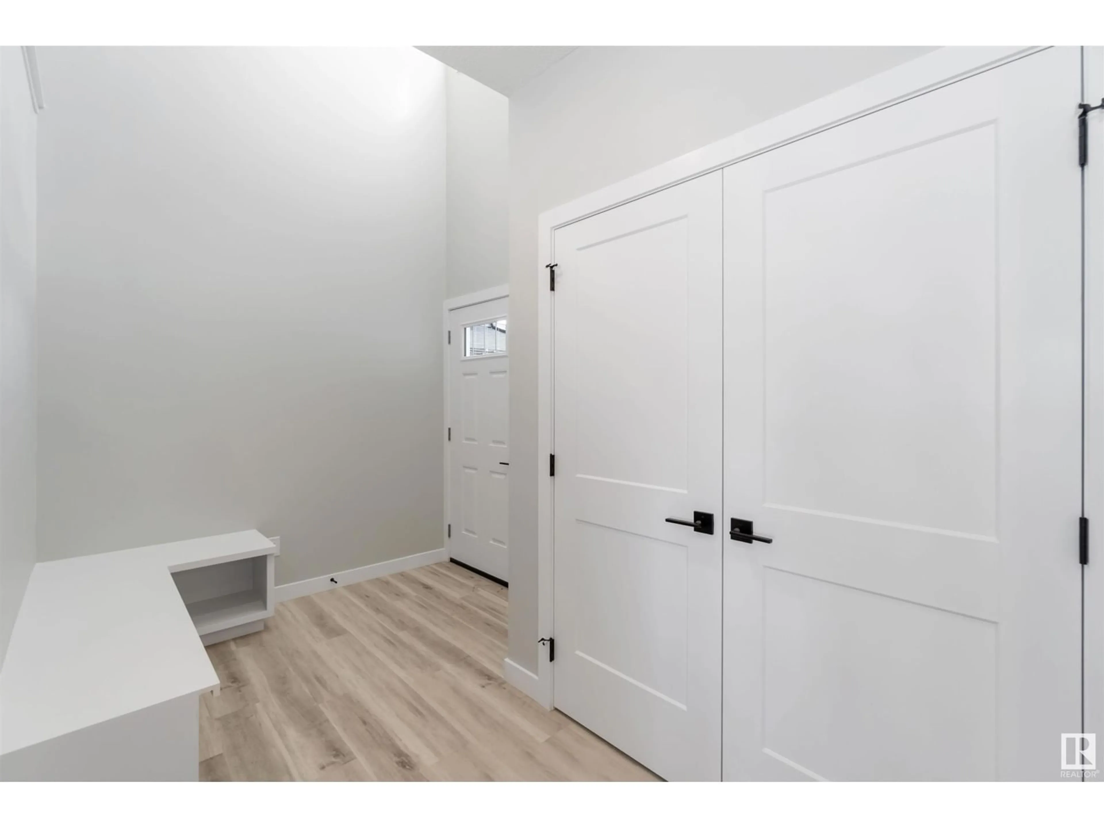 Indoor entryway for 36 MAPLE CR, Gibbons Alberta T0A1N0