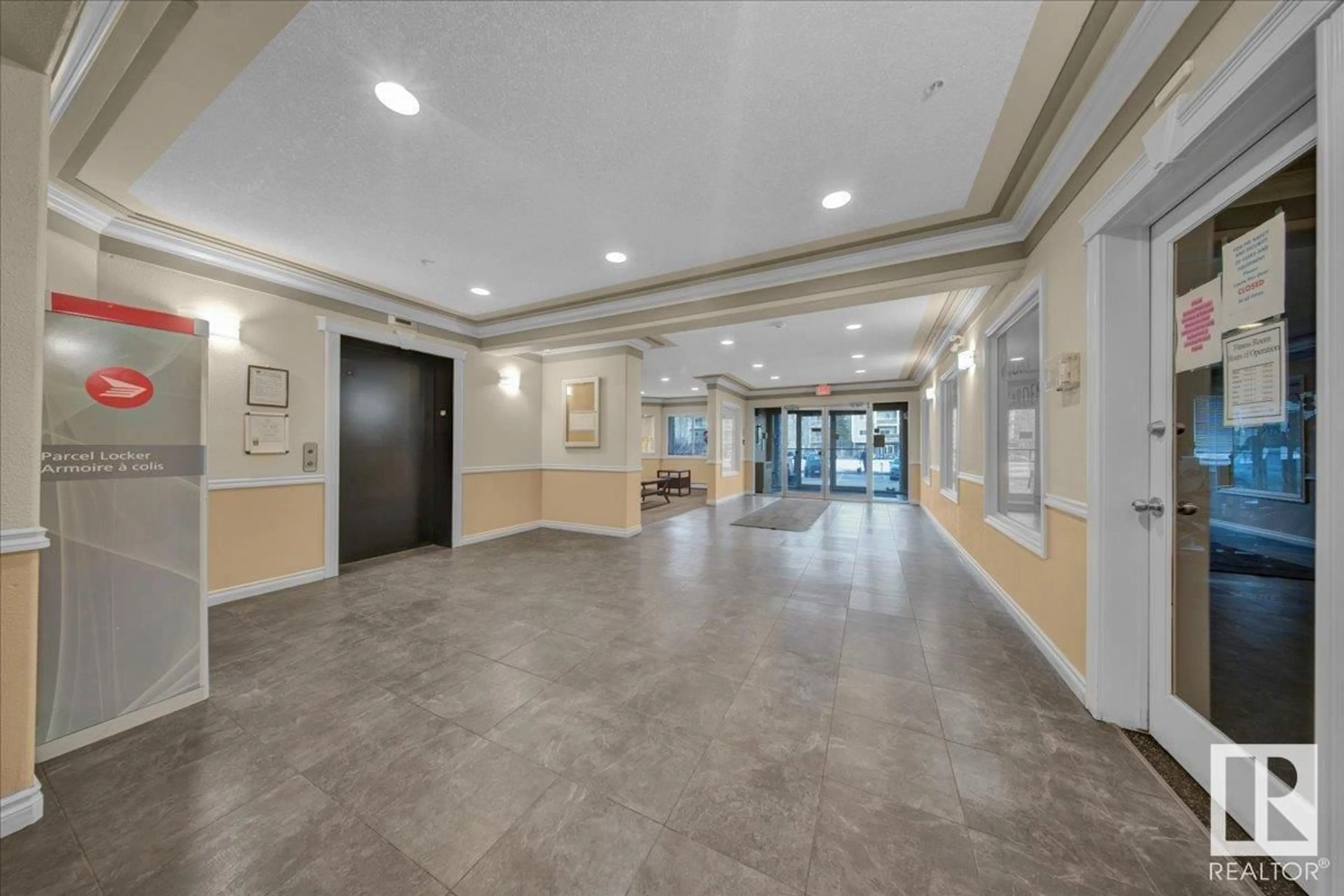Indoor foyer for 231 WOODS MERE, Fort Saskatchewan Alberta T8L4N9