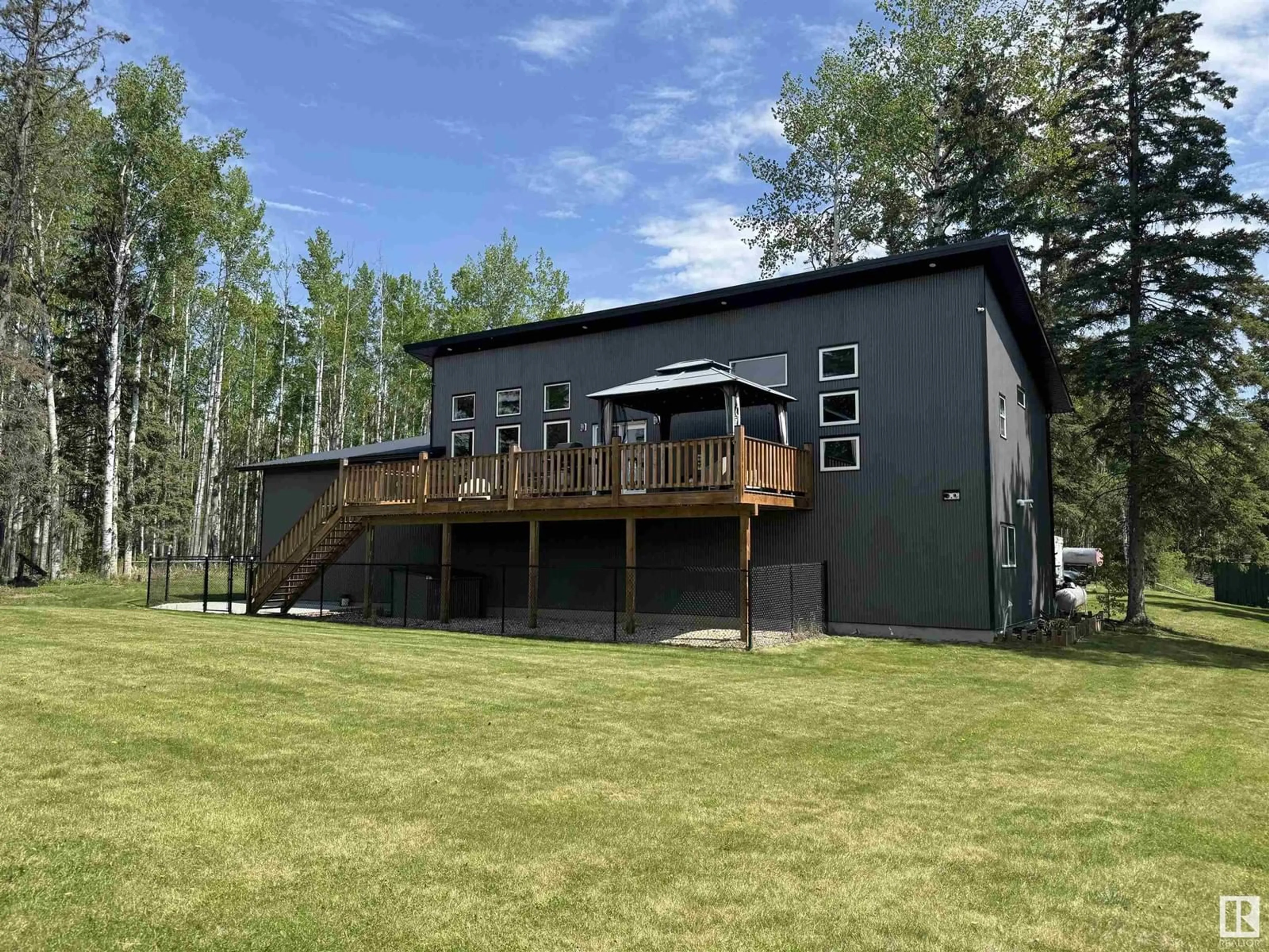 A pic from outside/outdoor area/front of a property/back of a property/a pic from drone, unknown for 9013 621 HI, Rural Brazeau County Alberta T7A2A3