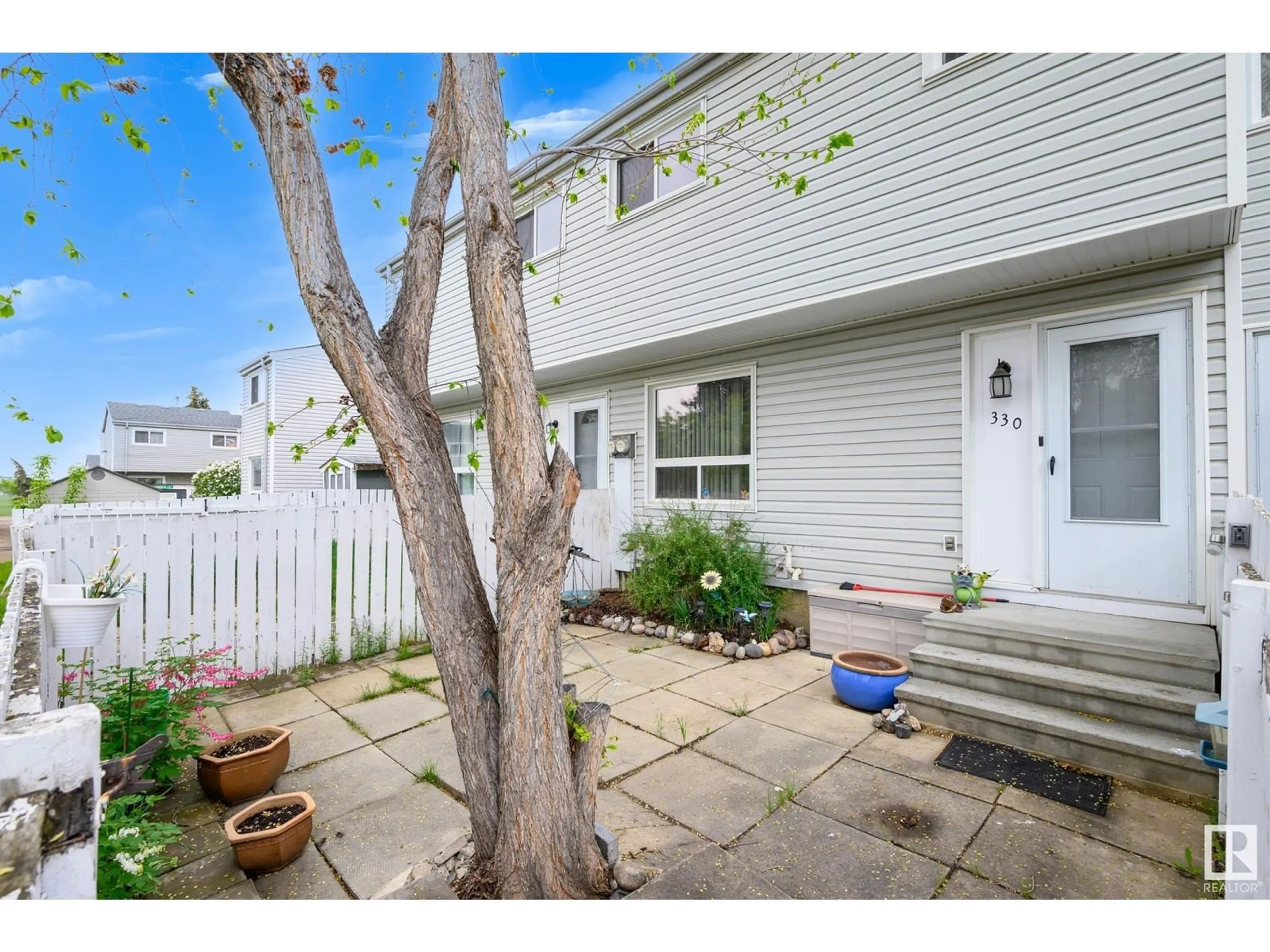 Patio, street for 330 NORTHGATE TC, Edmonton Alberta T5E3E3