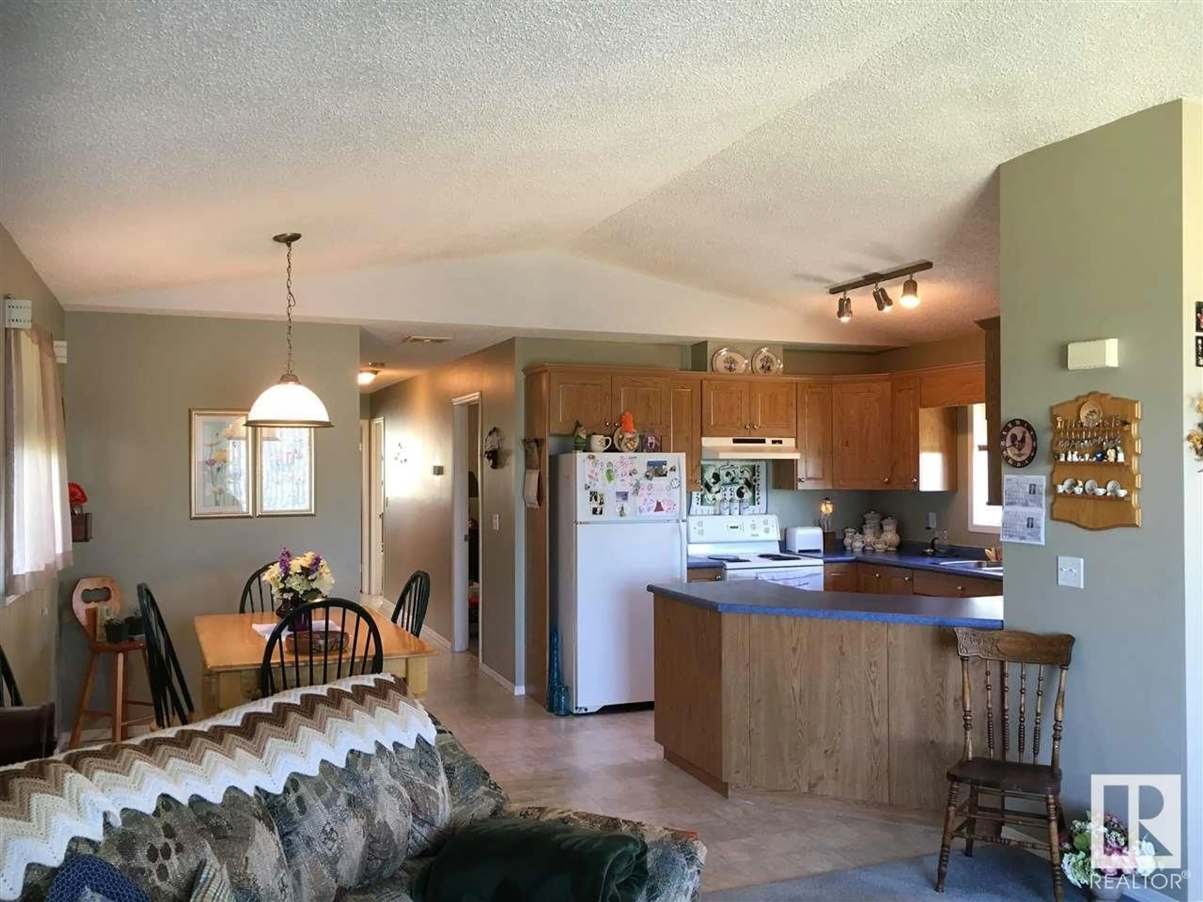 Open concept kitchen, unknown for 8 WOODCROFT PL, Warburg Alberta T0C2T0