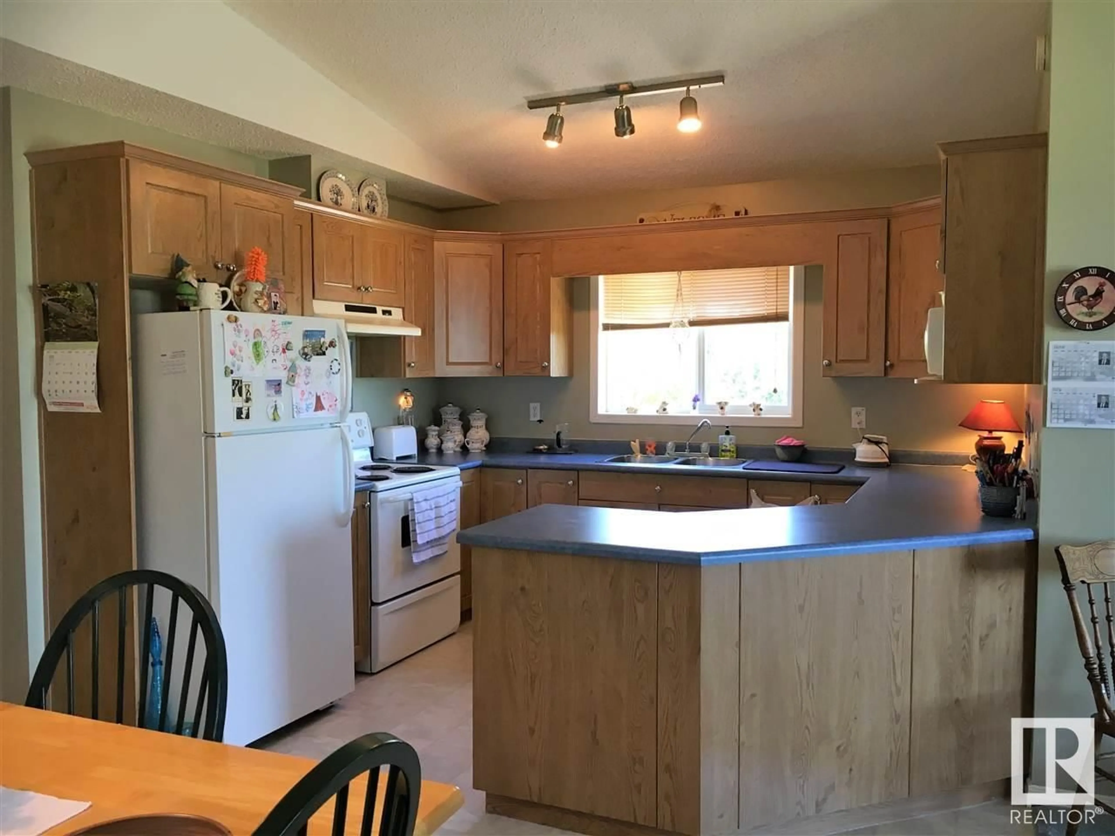 Standard kitchen, unknown for 8 WOODCROFT PL, Warburg Alberta T0C2T0