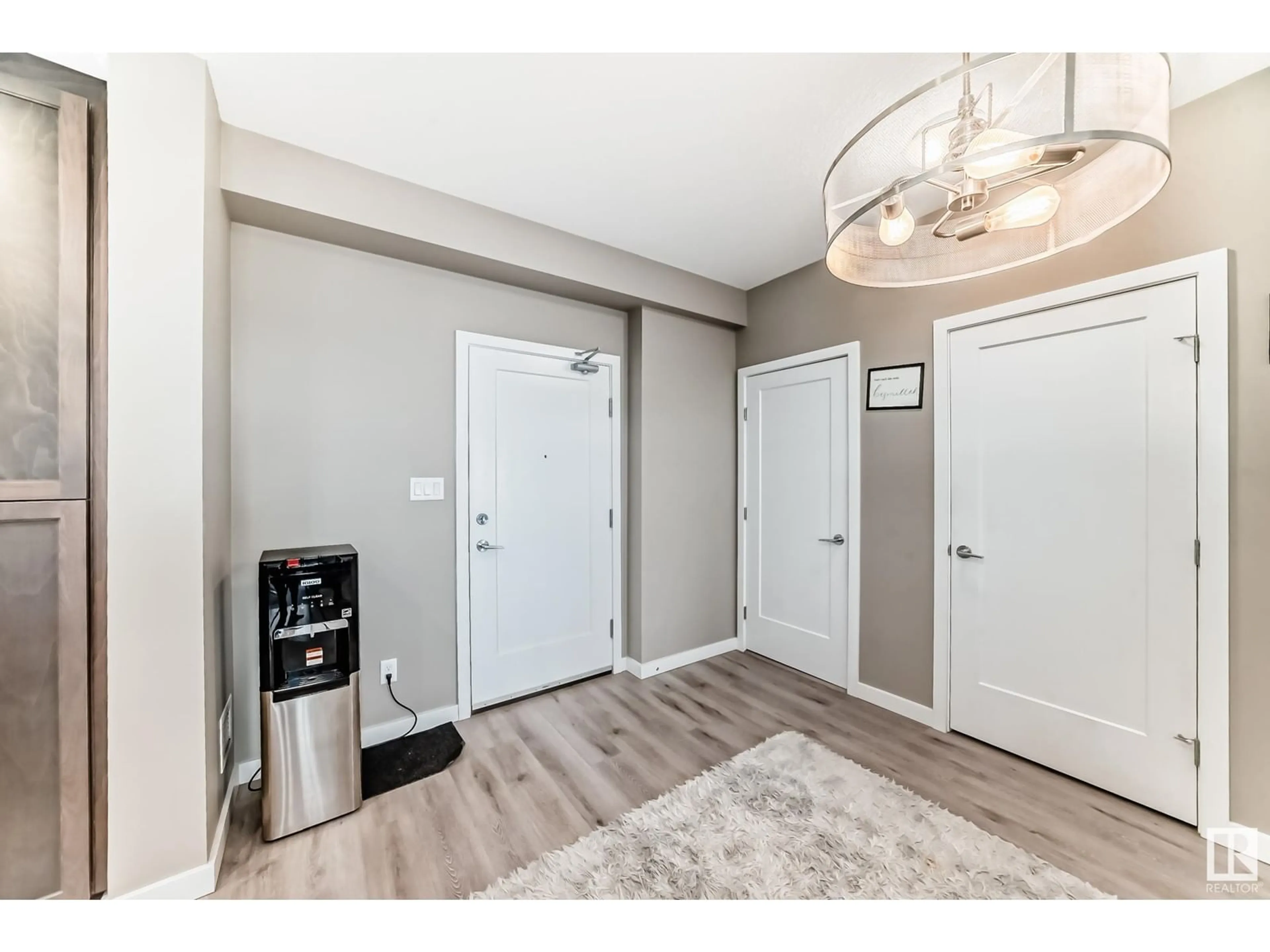 Indoor entryway for 5504 - 433 SCHONSEE DR, Edmonton Alberta T5Z0N9