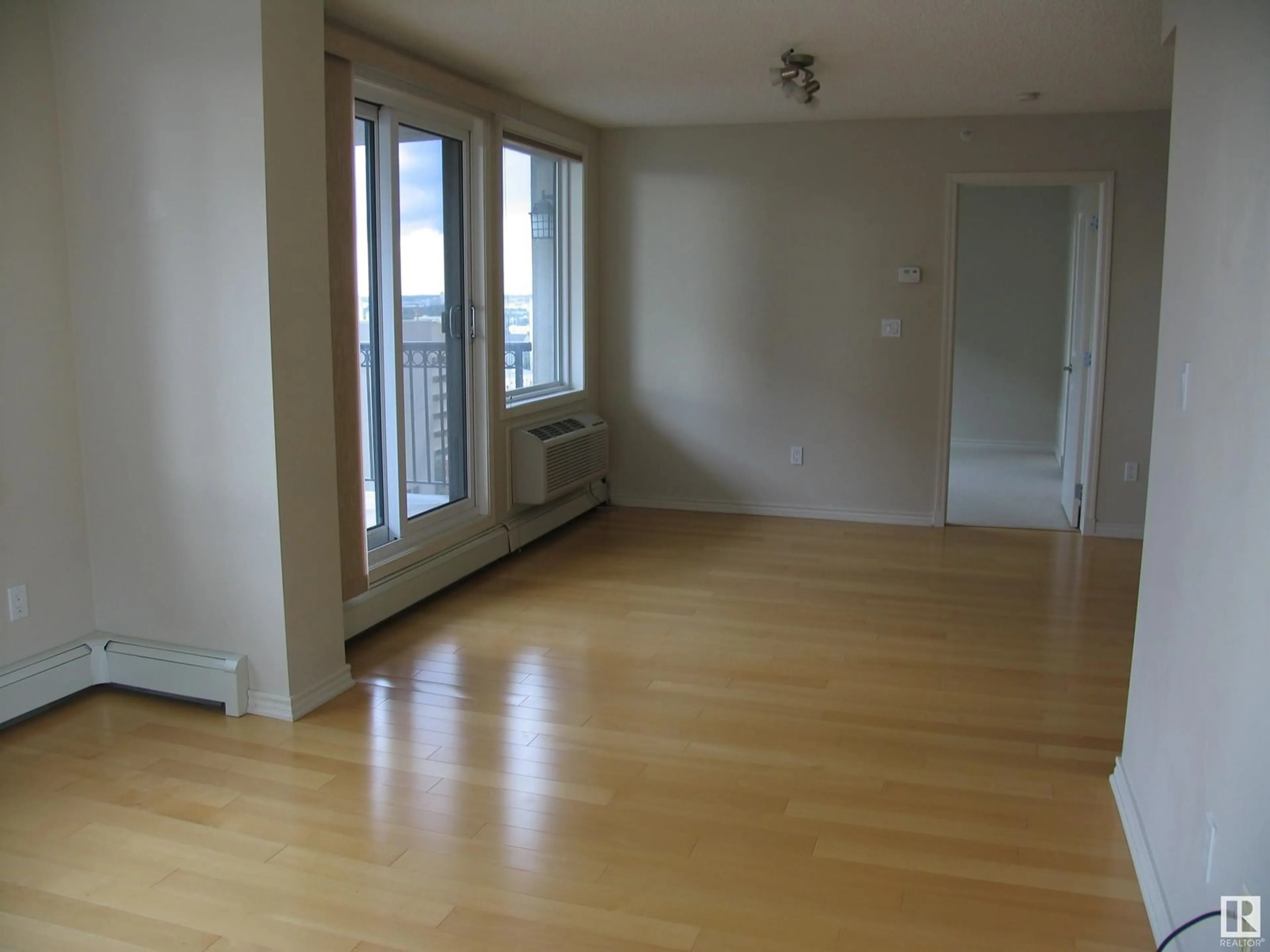 A pic of a room for 10180 - 1502 104 ST NW, Edmonton Alberta T5J1A7
