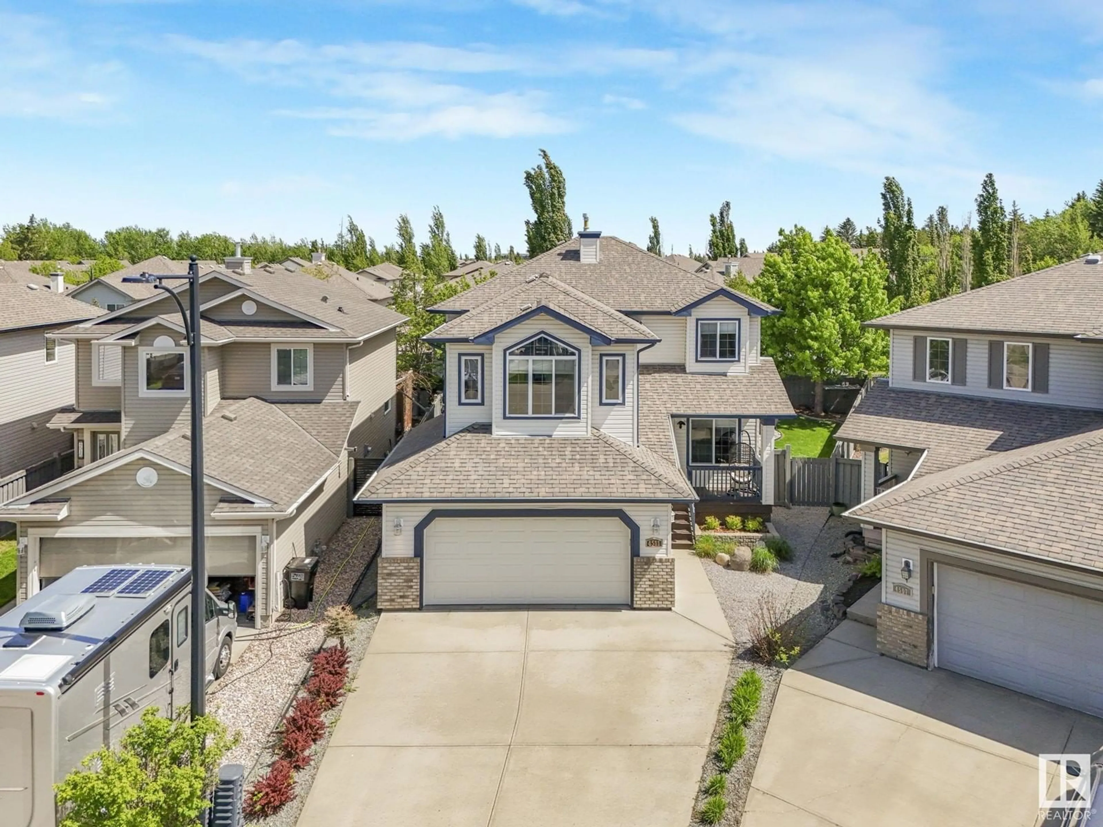 A pic from outside/outdoor area/front of a property/back of a property/a pic from drone, street for NW - 4511 211 ST, Edmonton Alberta T6M0G4