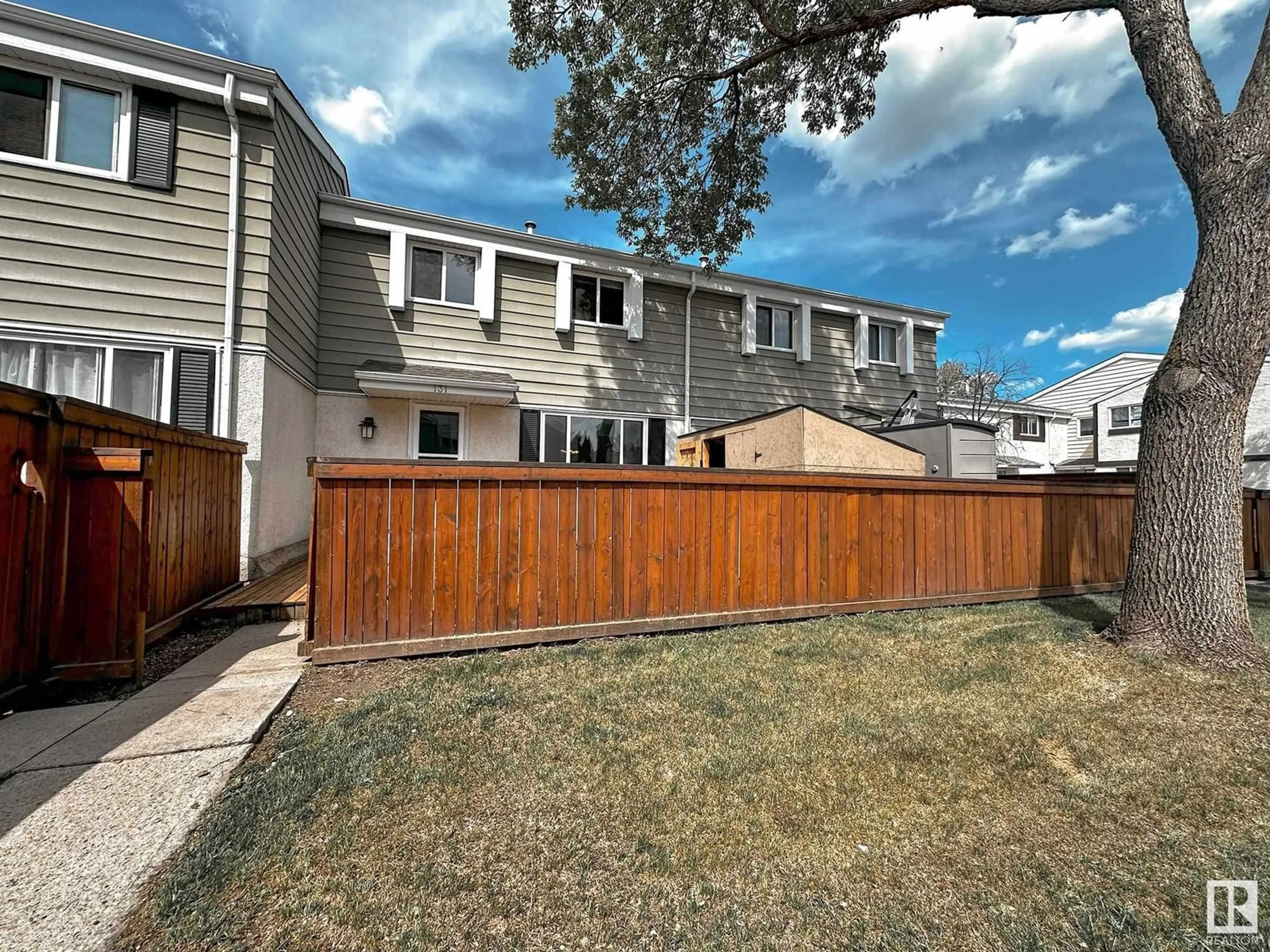 A pic from outside/outdoor area/front of a property/back of a property/a pic from drone, street for 131 PRIMROSE GARDENS GD, Edmonton Alberta T5T0R1
