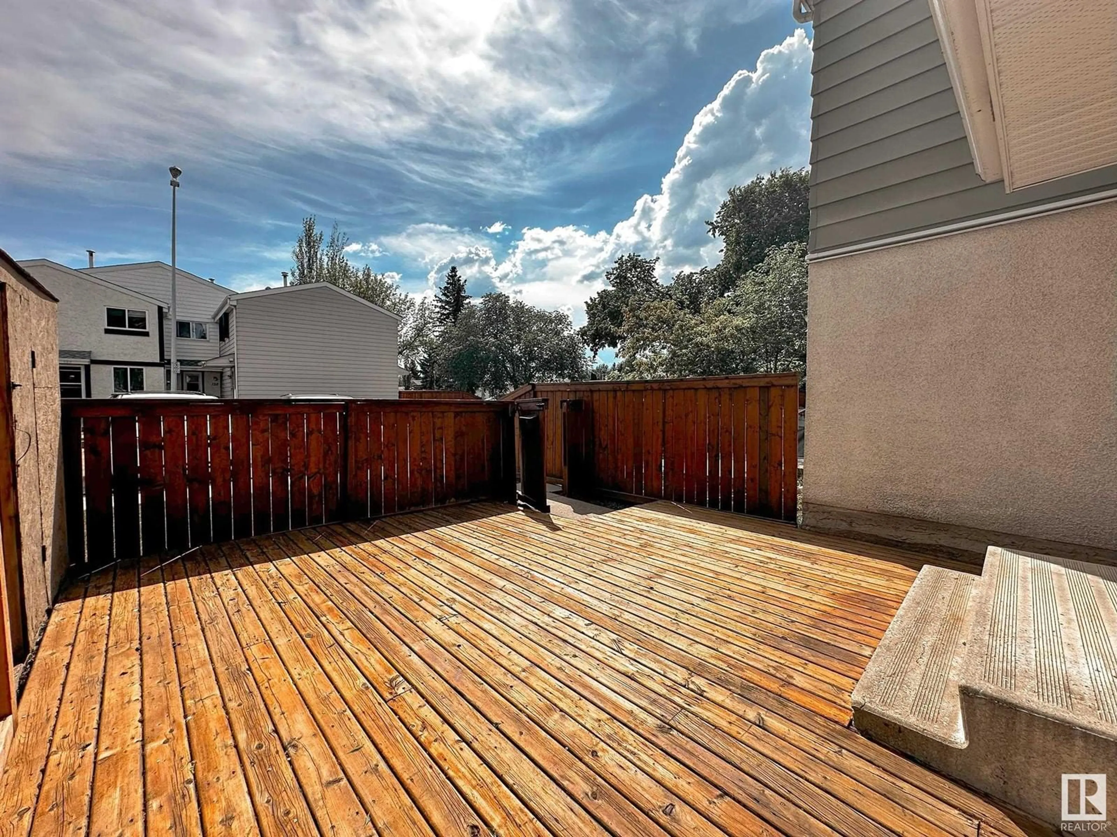 Patio, street for 131 PRIMROSE GARDENS GD, Edmonton Alberta T5T0R1