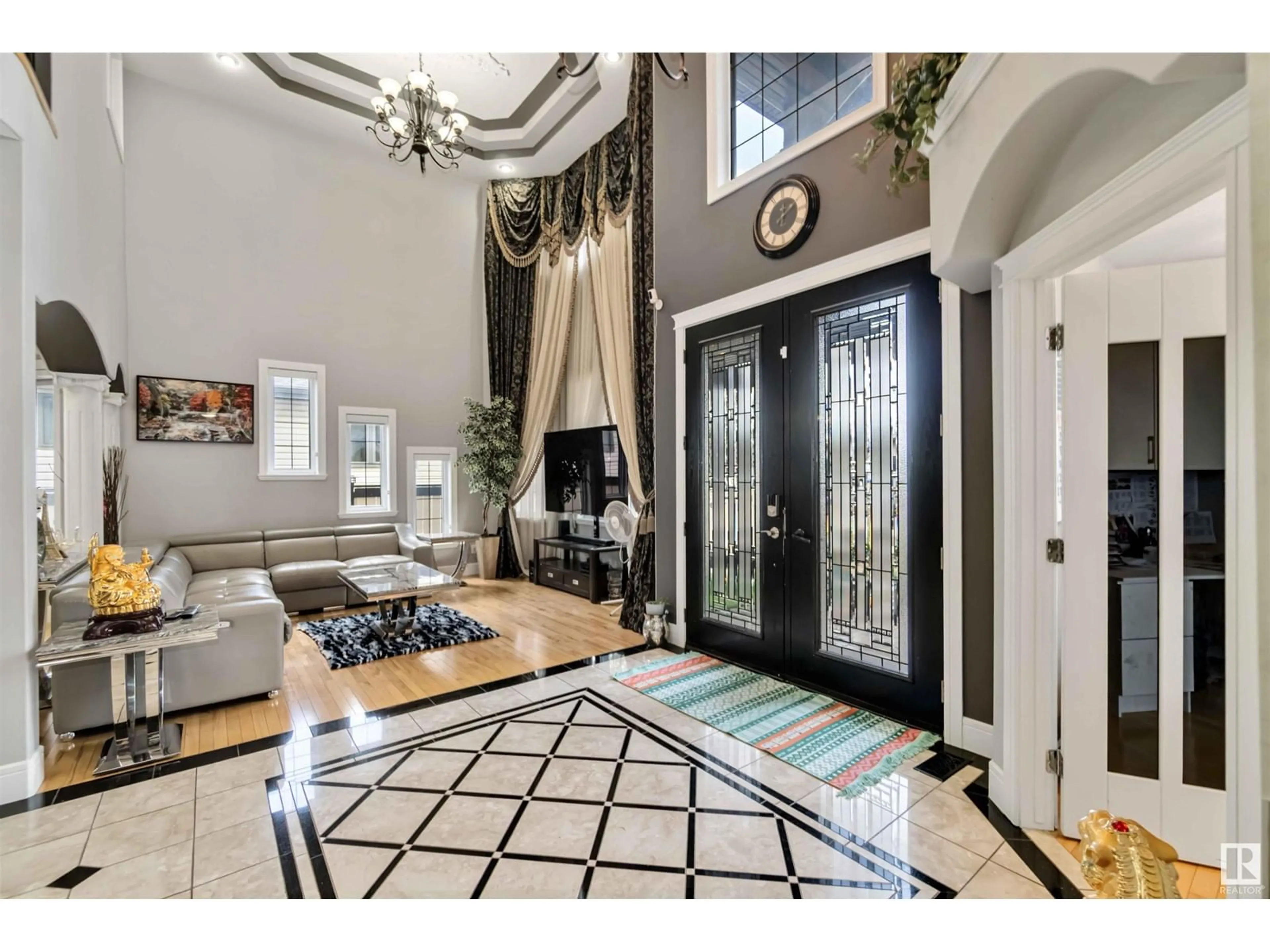 Indoor entryway for 9544 154 ST, Edmonton Alberta T5P2E9