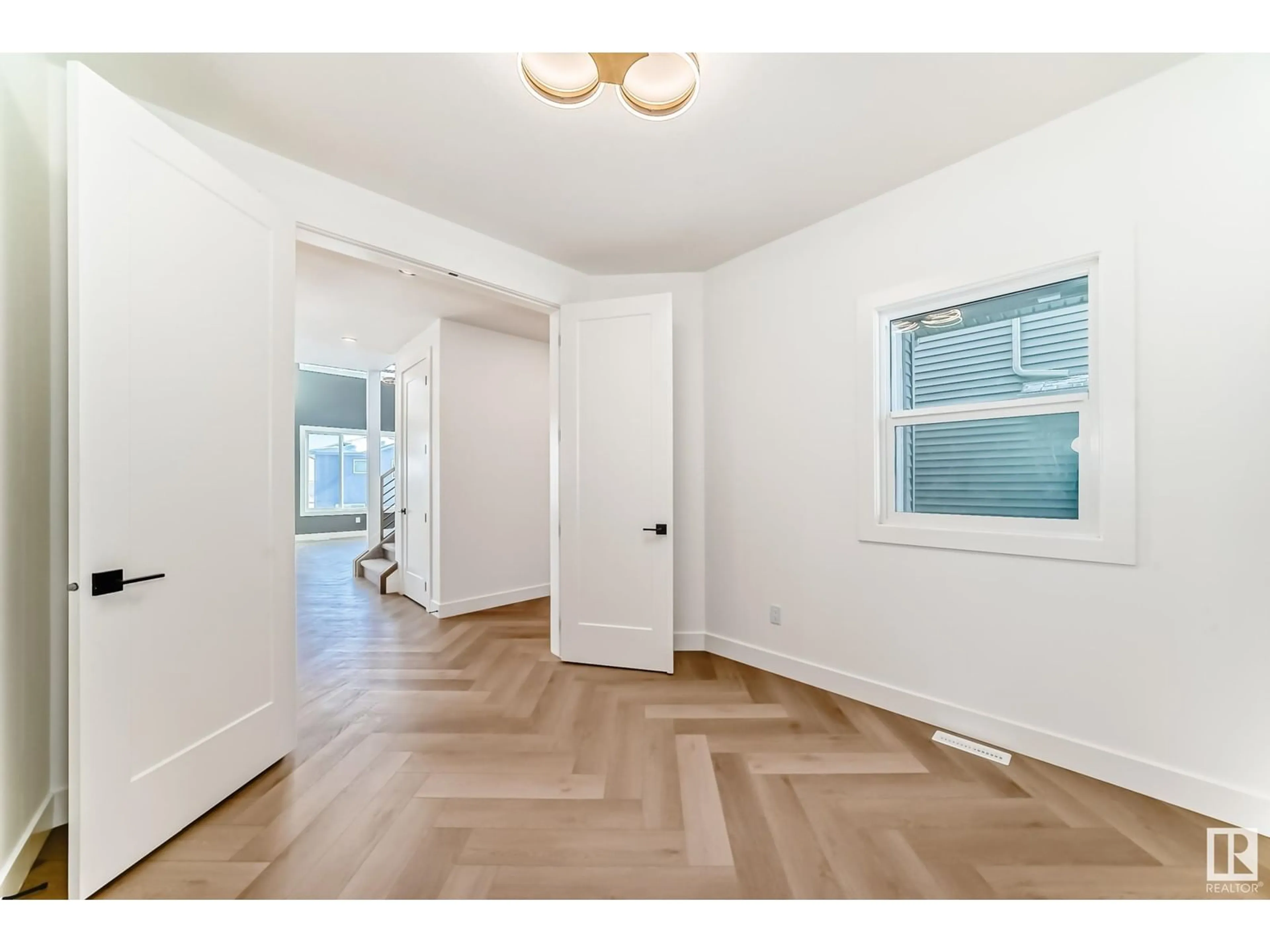 Indoor entryway for 33 CERBAT CR, Sherwood Park Alberta T8H2Z3