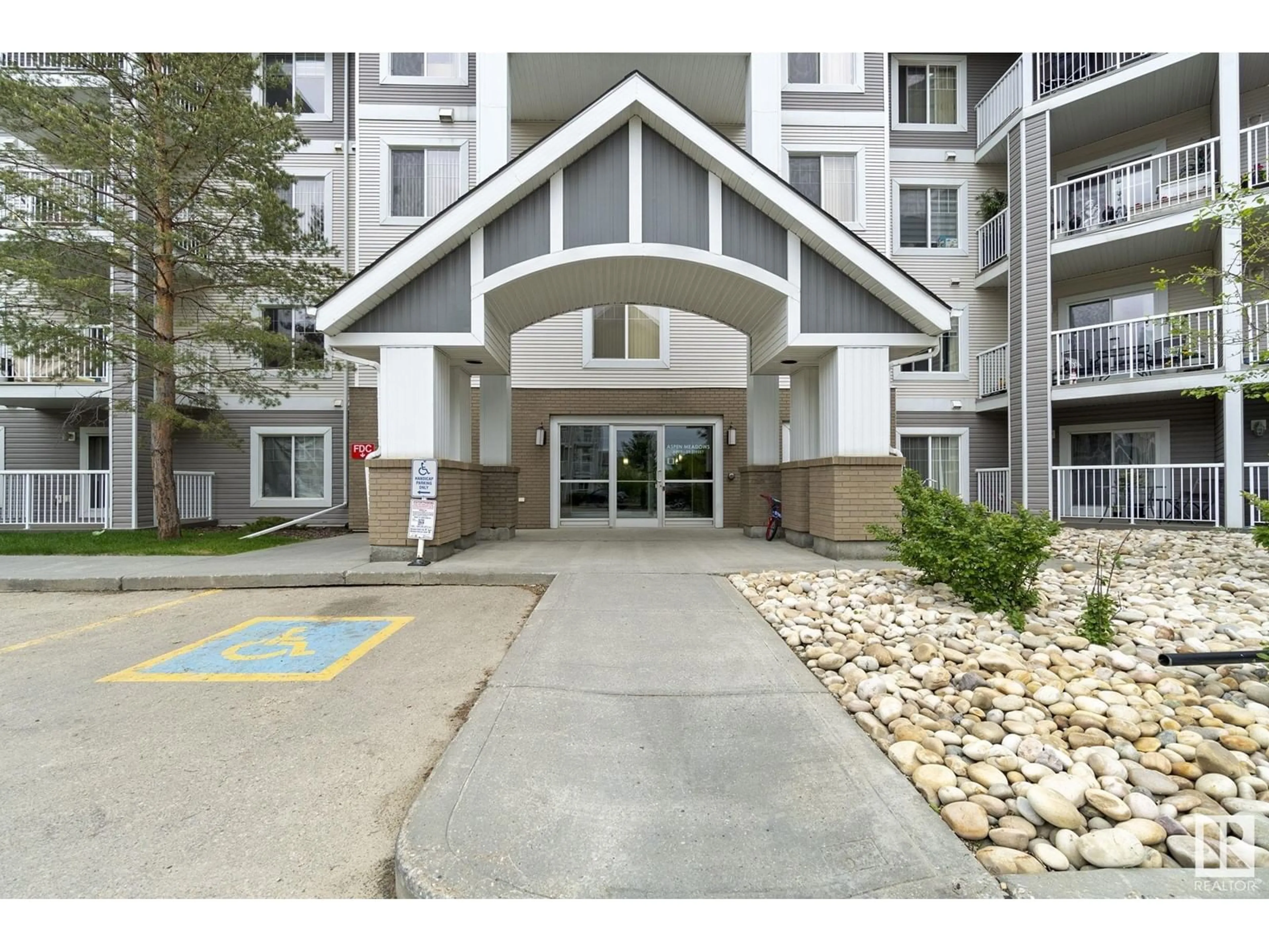 Indoor foyer for 207 - 4403 23 ST NW, Edmonton Alberta T6T0E4