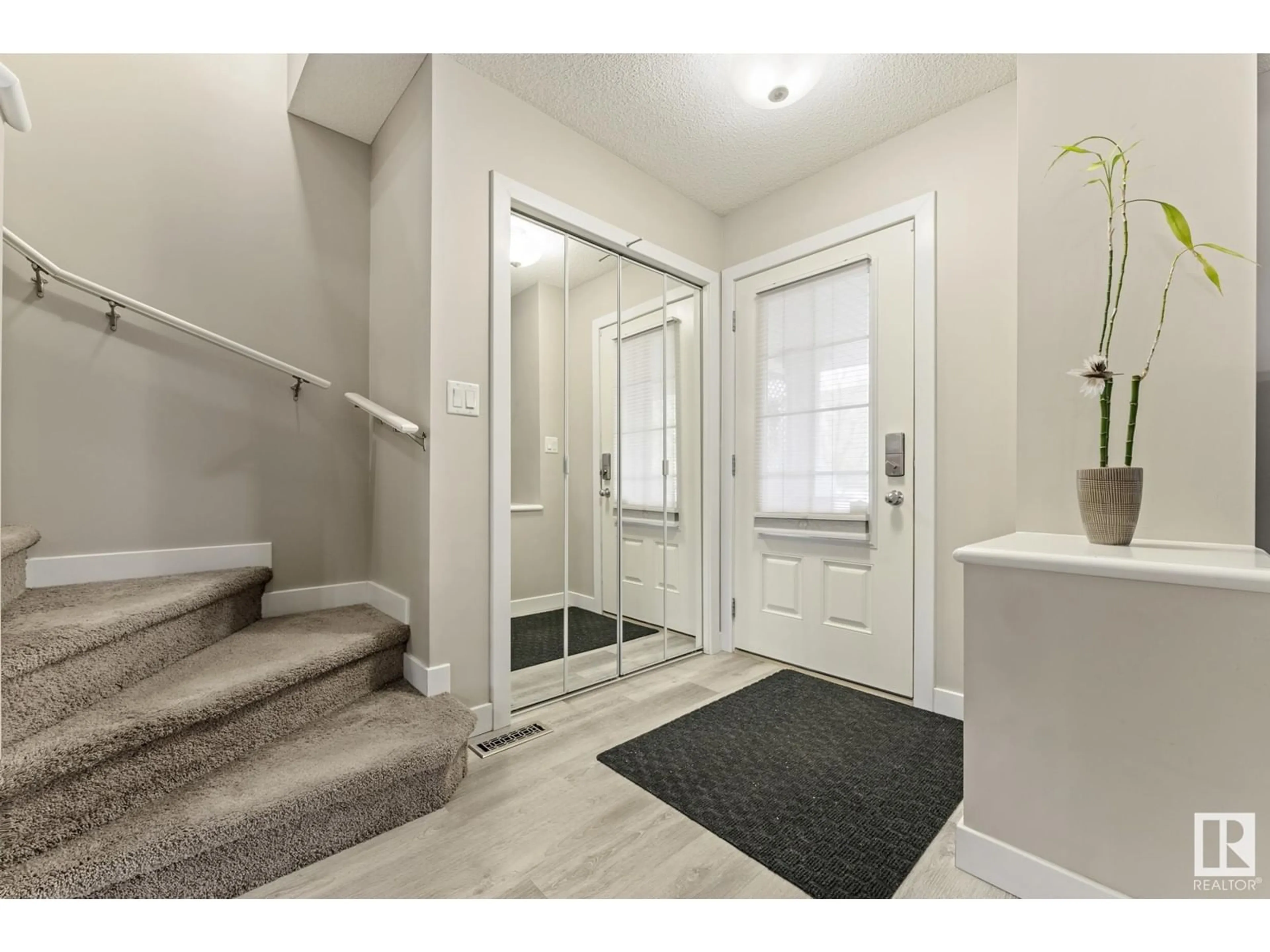Indoor entryway for SW - 7014 21A AV, Edmonton Alberta T6X0T7