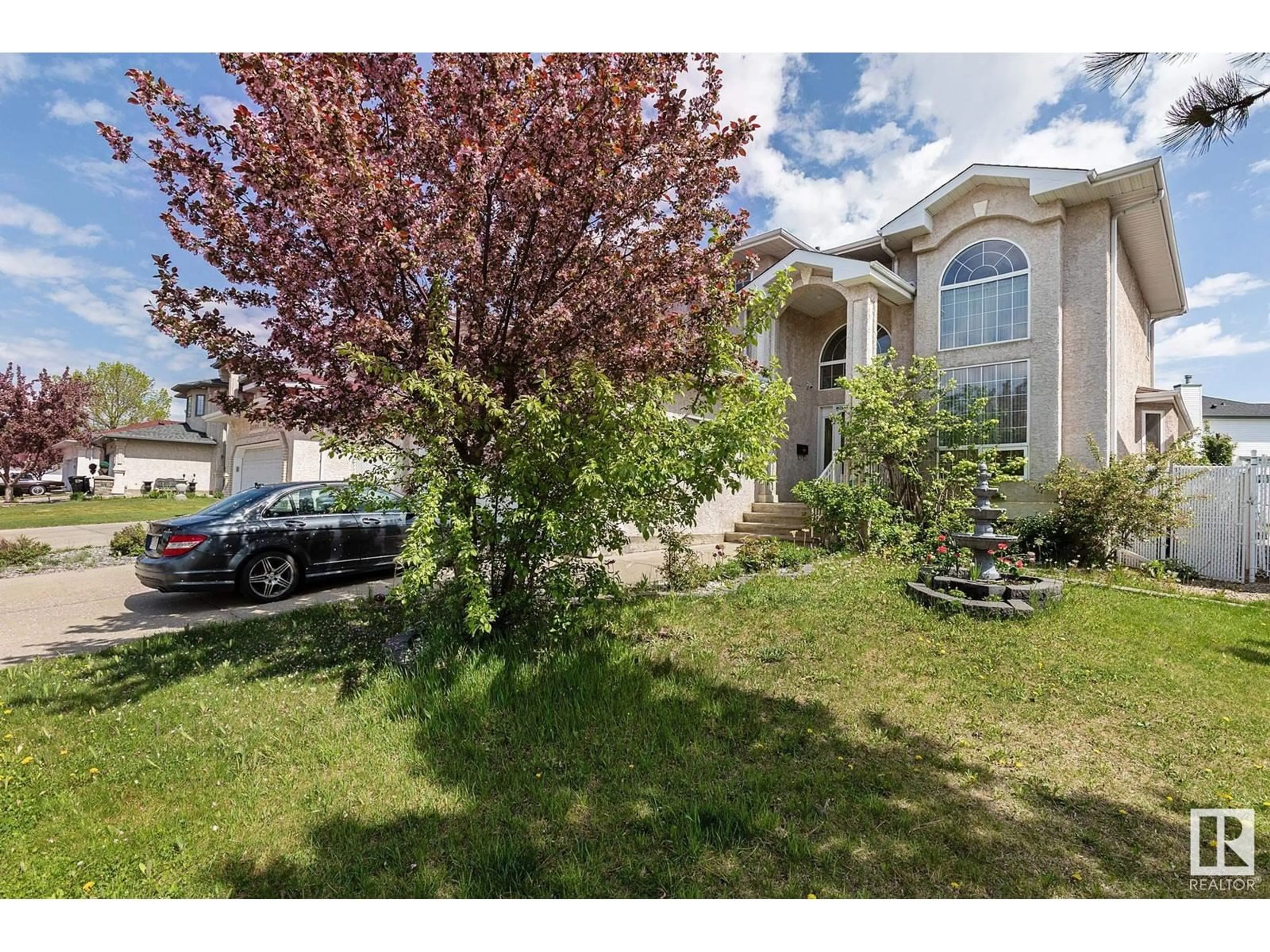 A pic from outside/outdoor area/front of a property/back of a property/a pic from drone, street for 15947 88 ST, Edmonton Alberta T5Z3B7