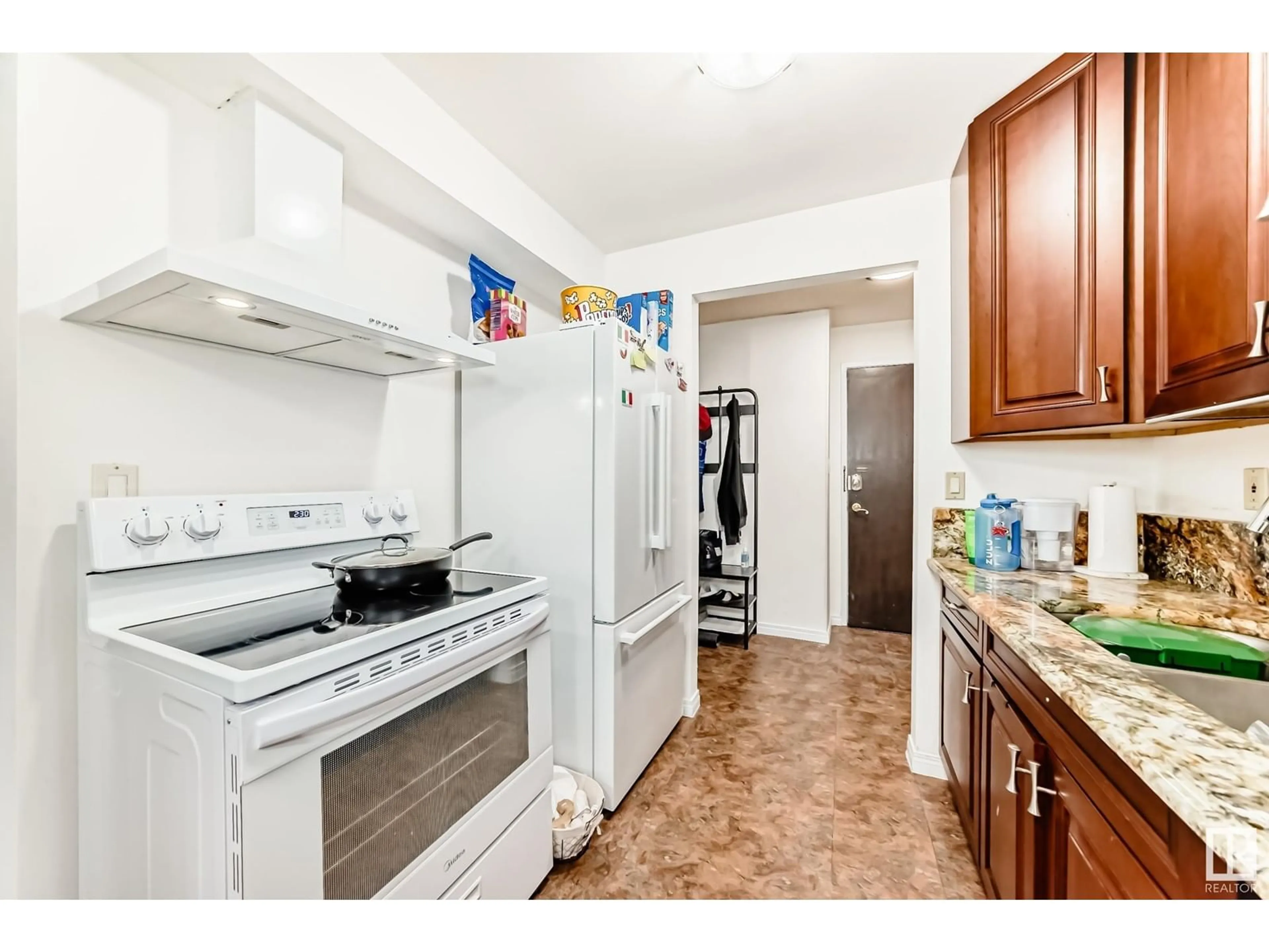 Standard kitchen, ceramic/tile floor for #207 - 11907 81 ST, Edmonton Alberta T5B2S7