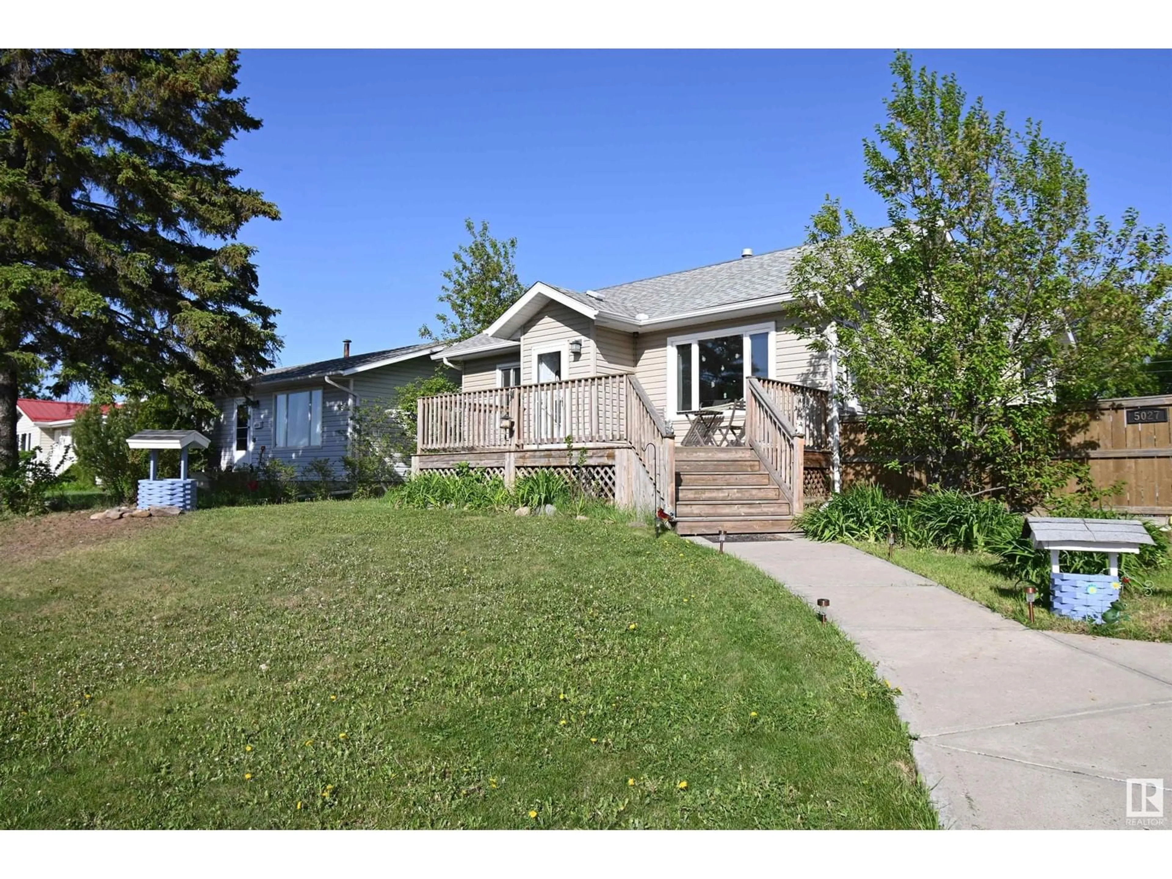 Home with vinyl exterior material, street for 5027 49 ST, Gibbons Alberta T0A1N0