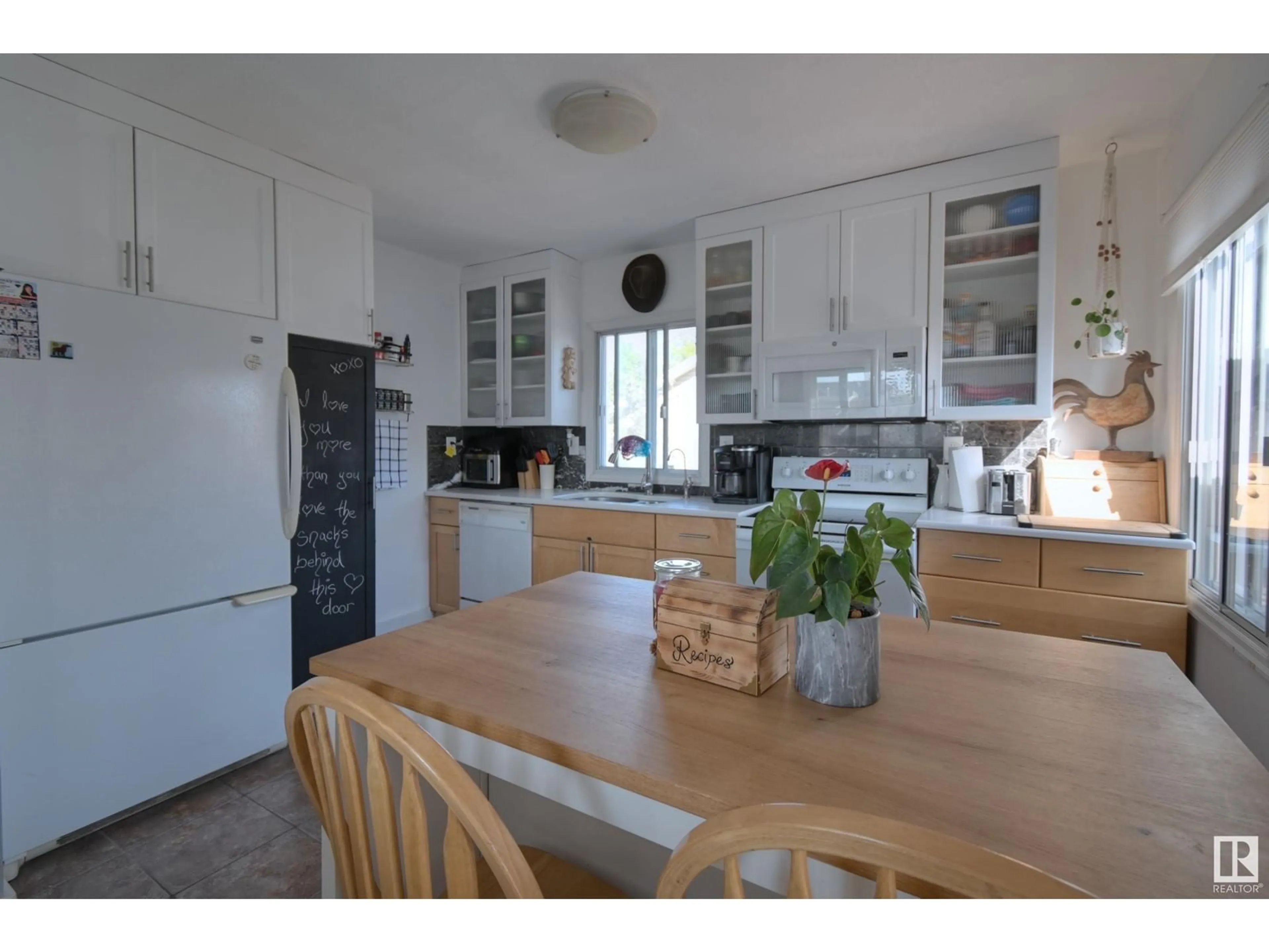 Standard kitchen, unknown for 5027 49 ST, Gibbons Alberta T0A1N0