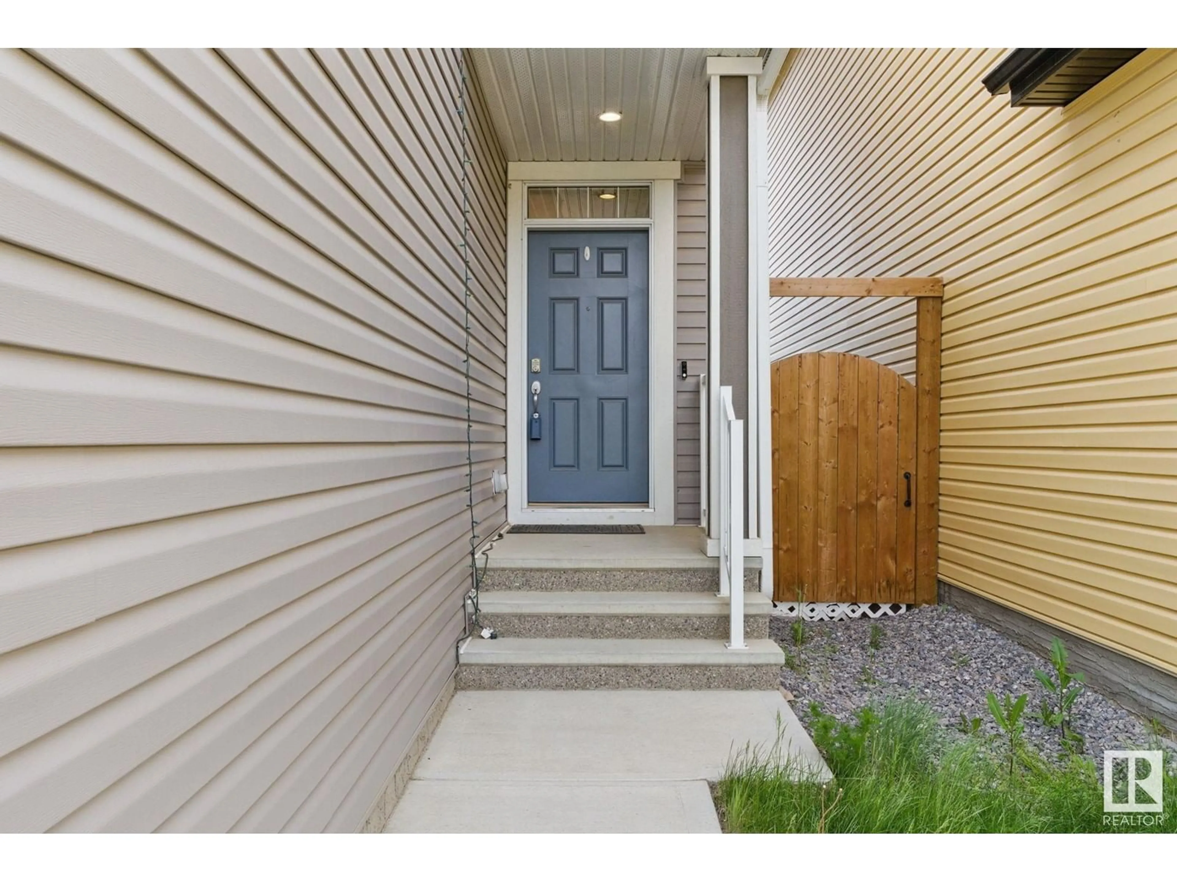 Indoor entryway for 22754 95A AV, Edmonton Alberta T5T7H5