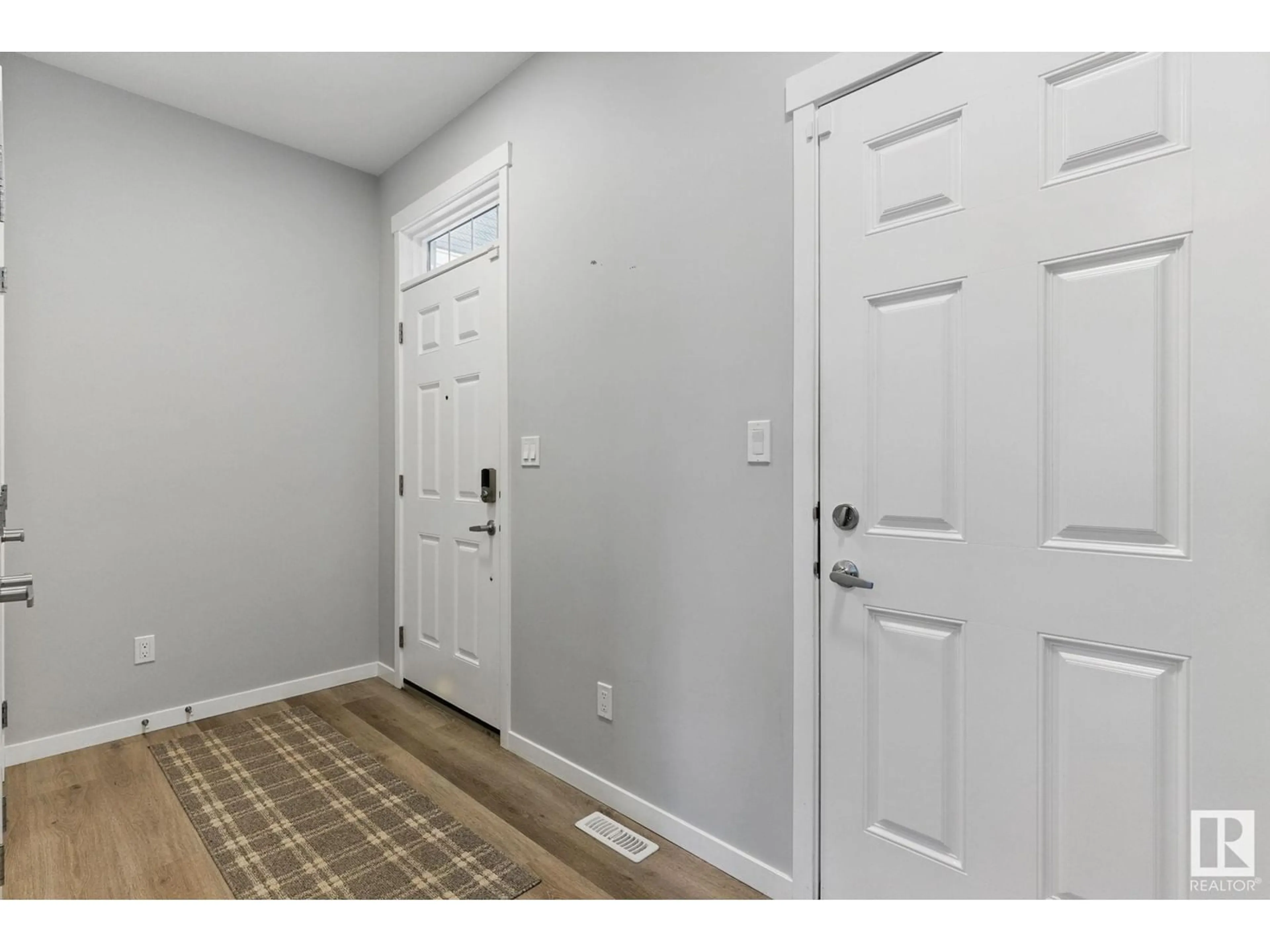 Indoor entryway for 22754 95A AV, Edmonton Alberta T5T7H5