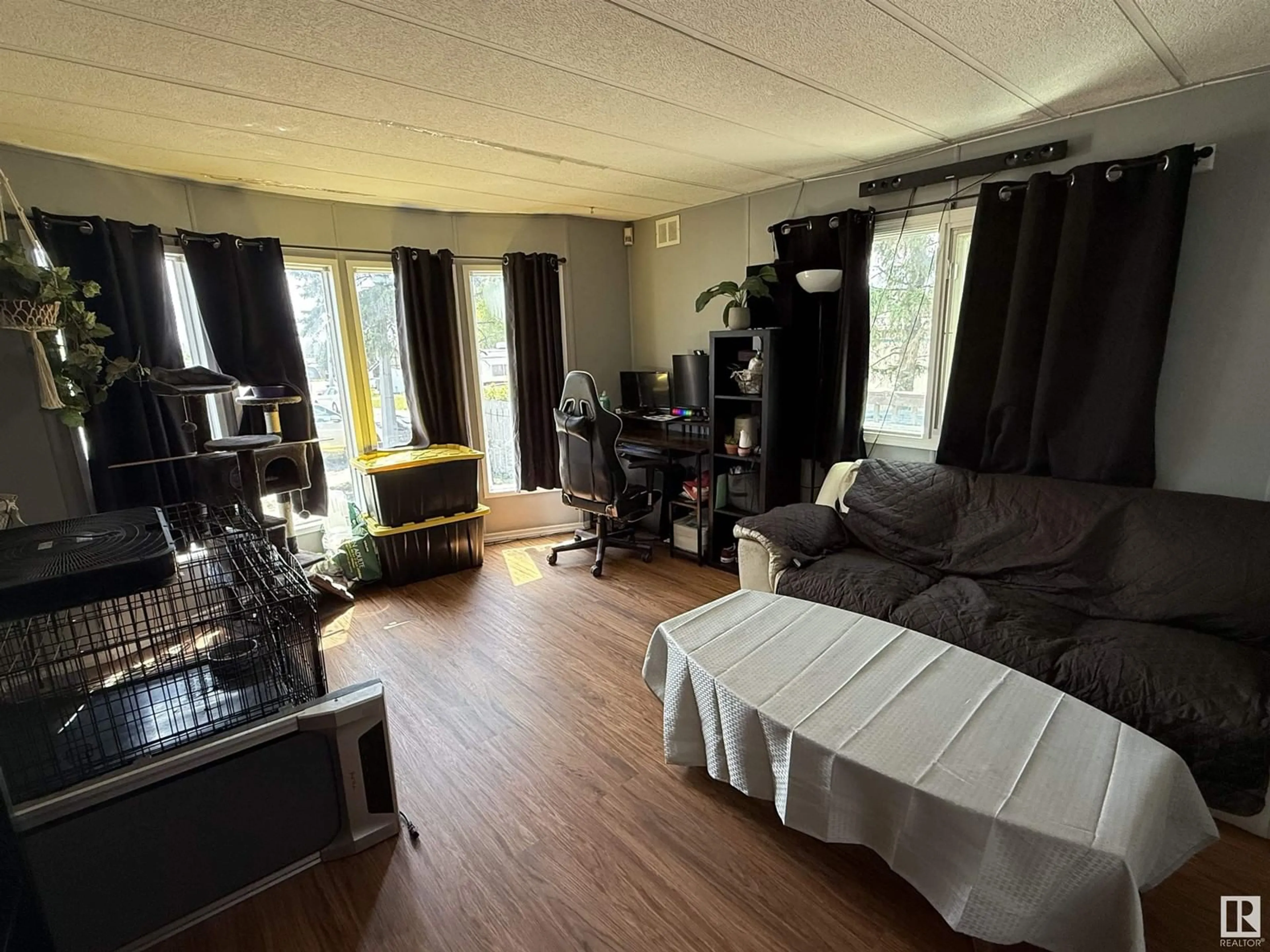 A pic of a room for 5444 48A AV, Drayton Valley Alberta T7A1J9