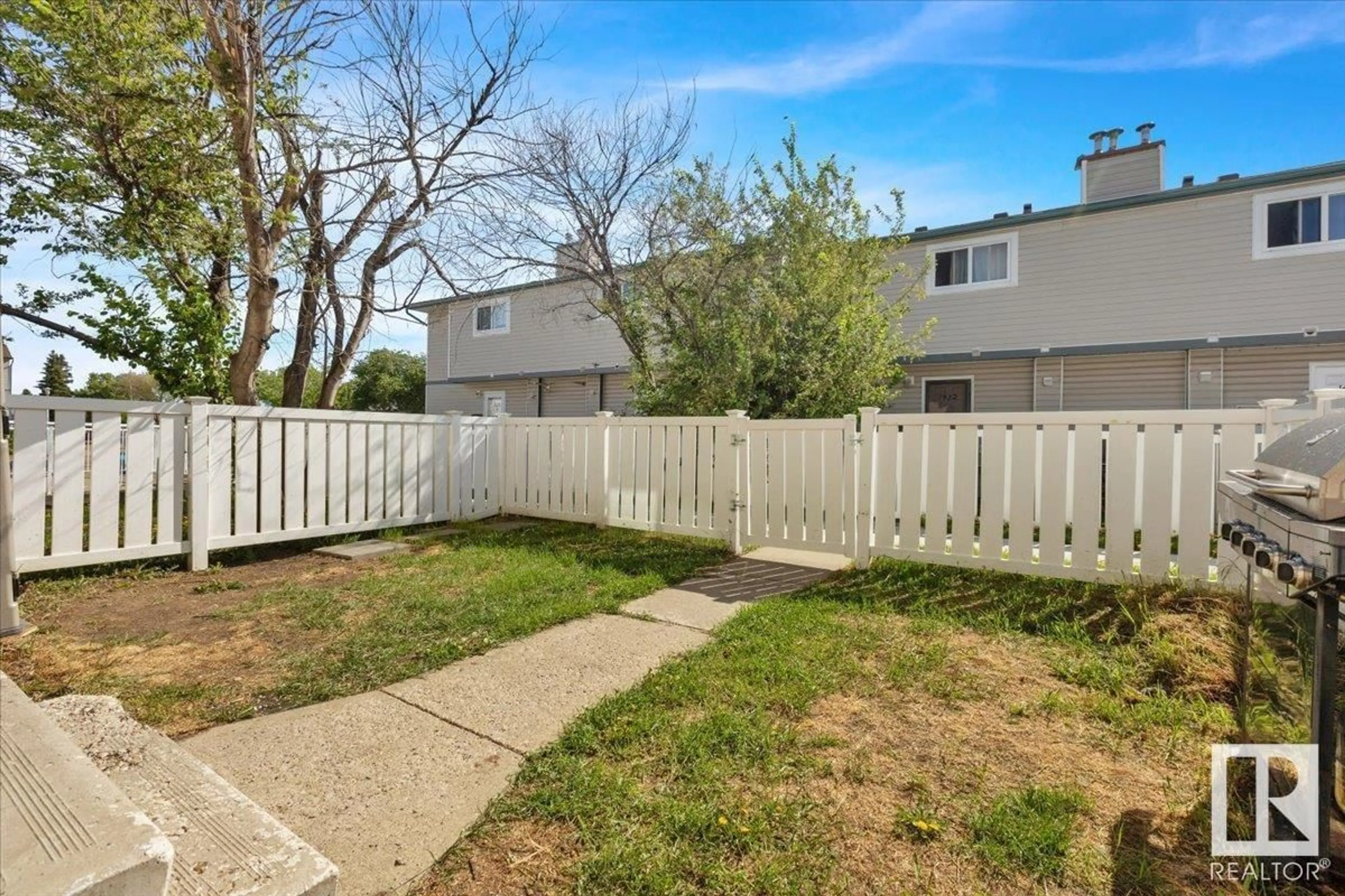 Patio, street for 1446 LAKEWOOD RD, Edmonton Alberta T6K3M2