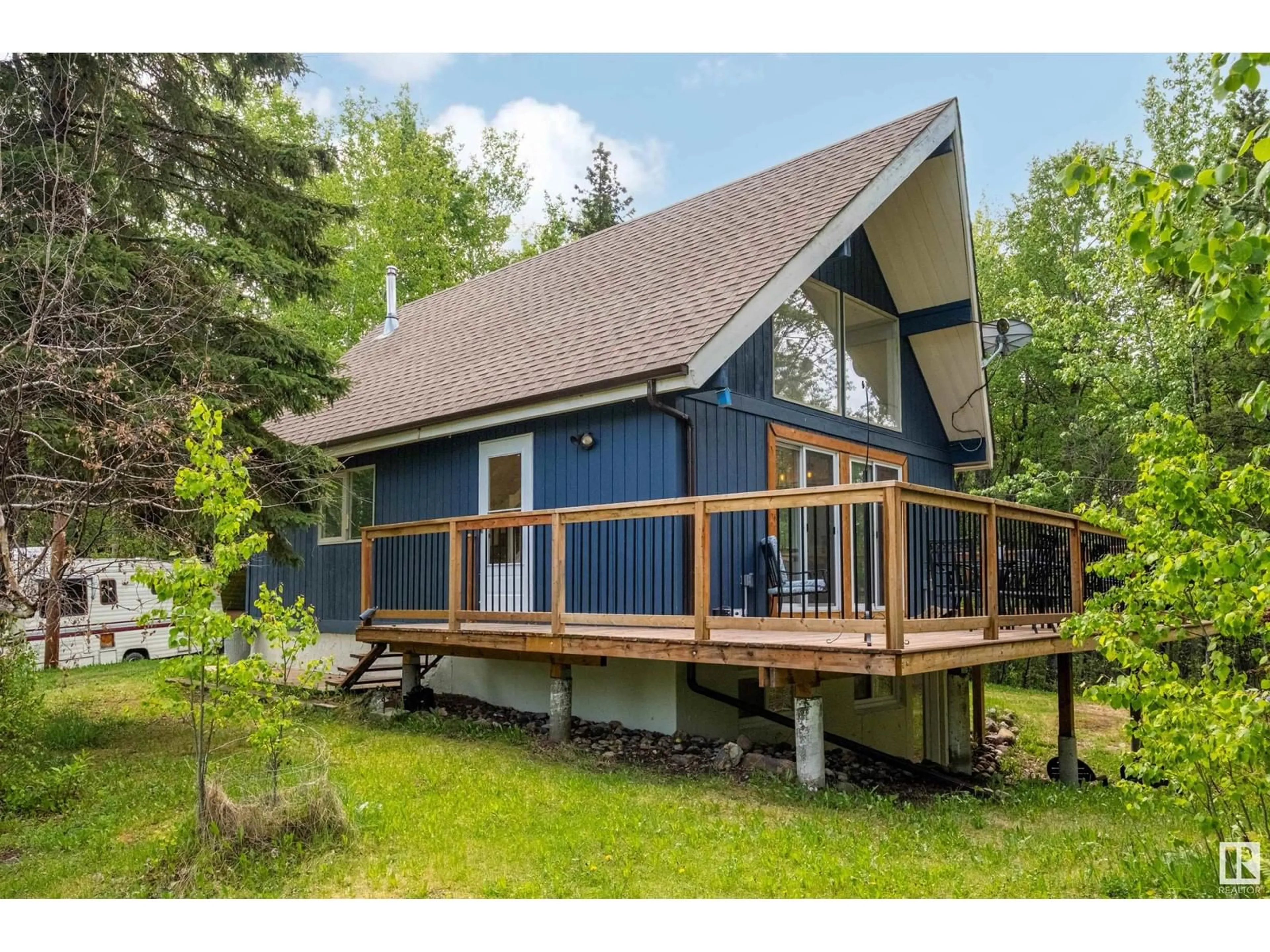 Home with vinyl exterior material, water/lake/river/ocean view for 3 - 54127 RGE ROAD 30, Rural Lac Ste. Anne County Alberta T0E0A0