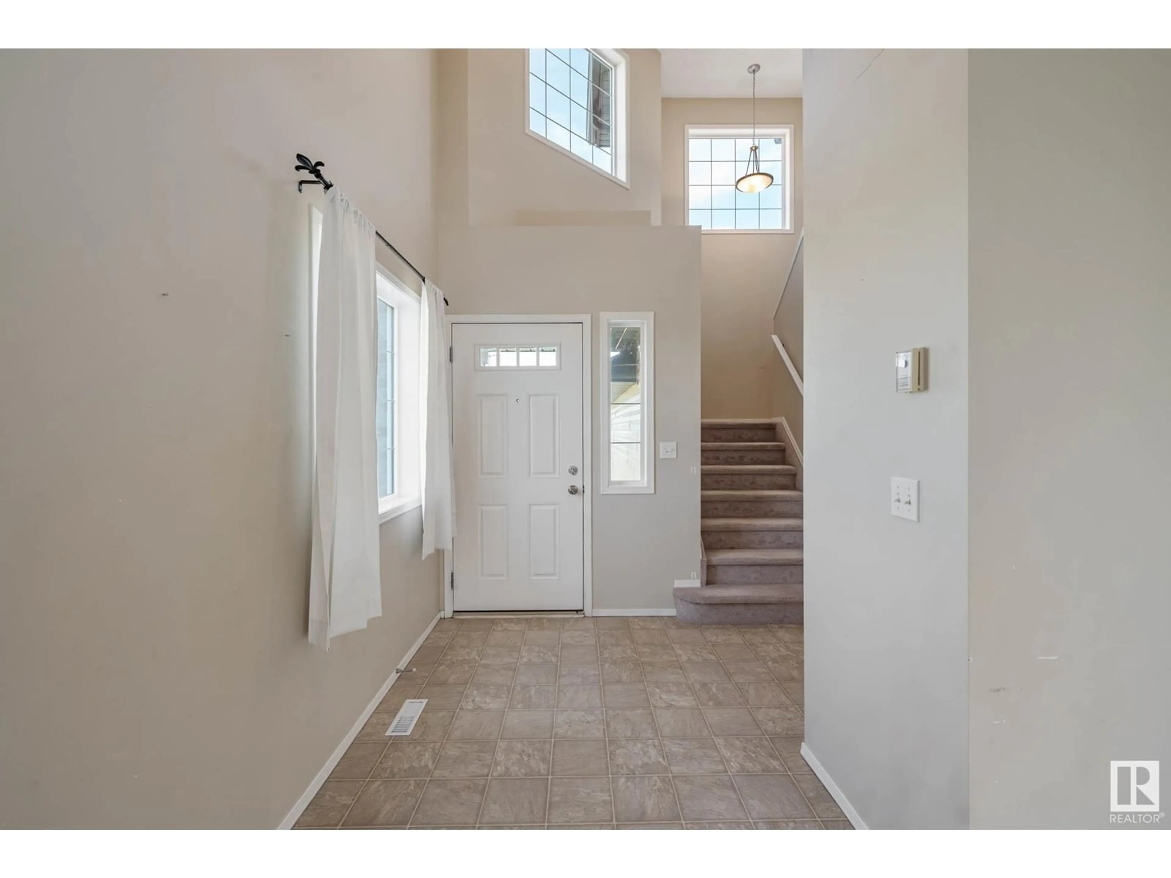 Indoor entryway for 45 NEVIS CL, St. Albert Alberta T8N0R6