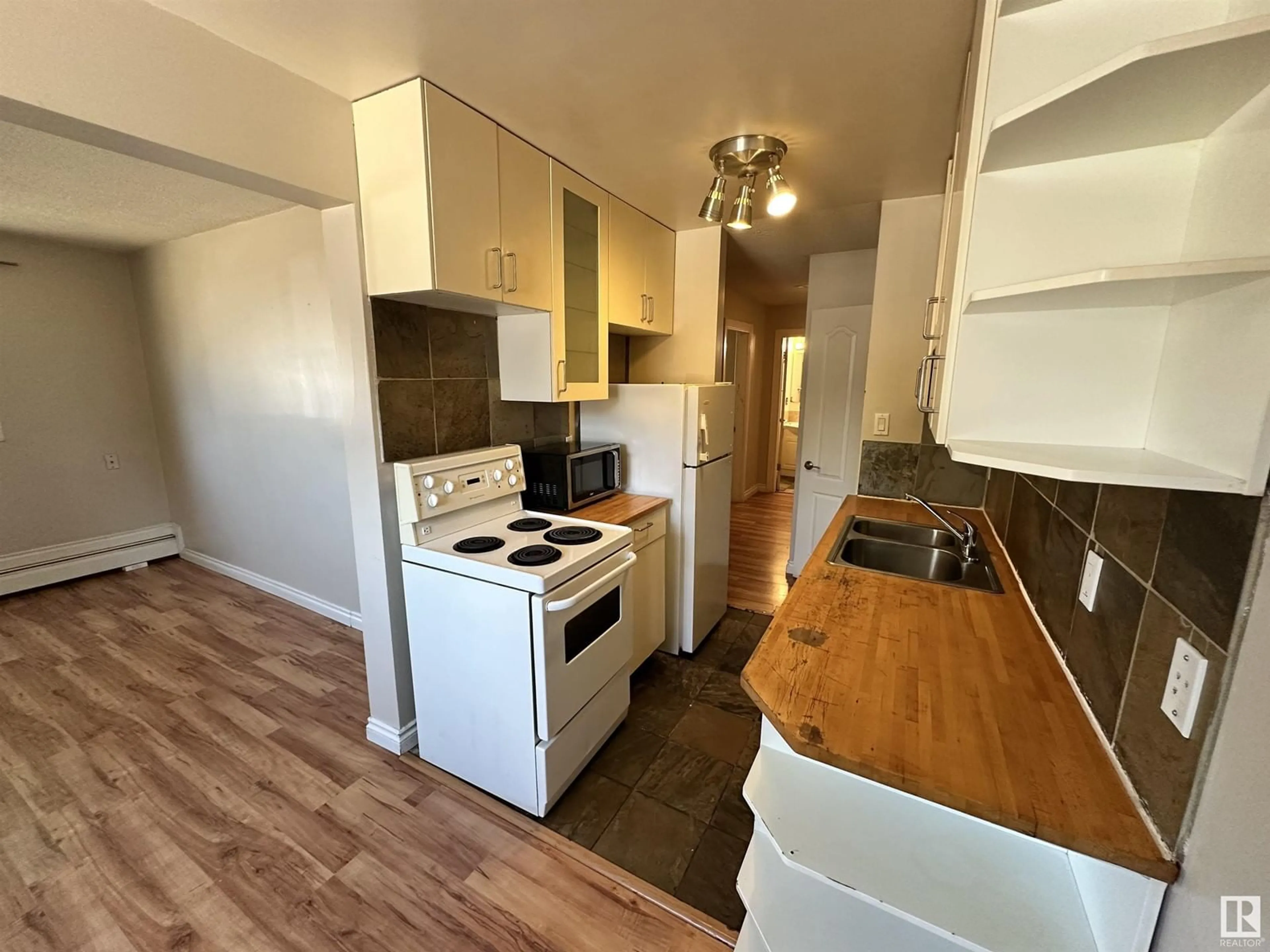Standard kitchen, wood/laminate floor for #10 - 10620 122 ST, Edmonton Alberta T5N1M8