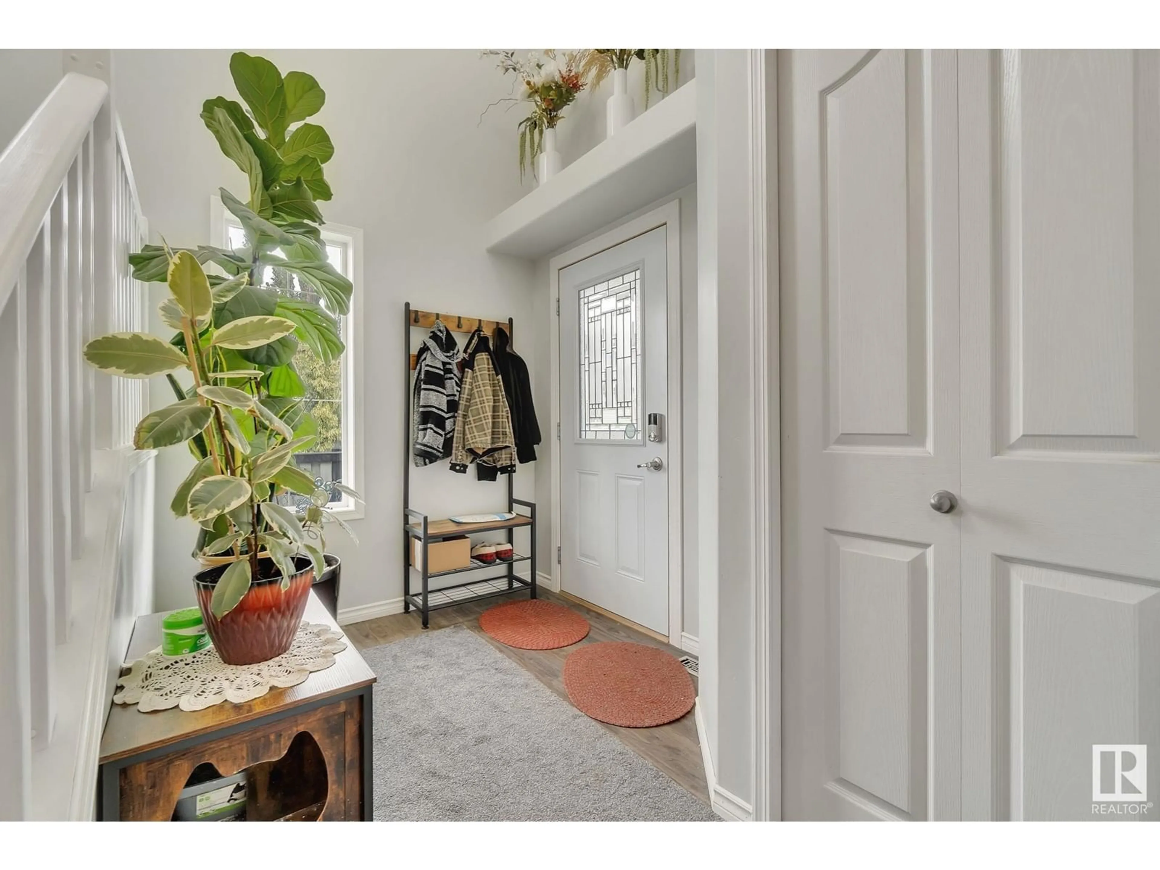 Indoor entryway for 212 WESTERRA BV, Stony Plain Alberta T7Z2W9