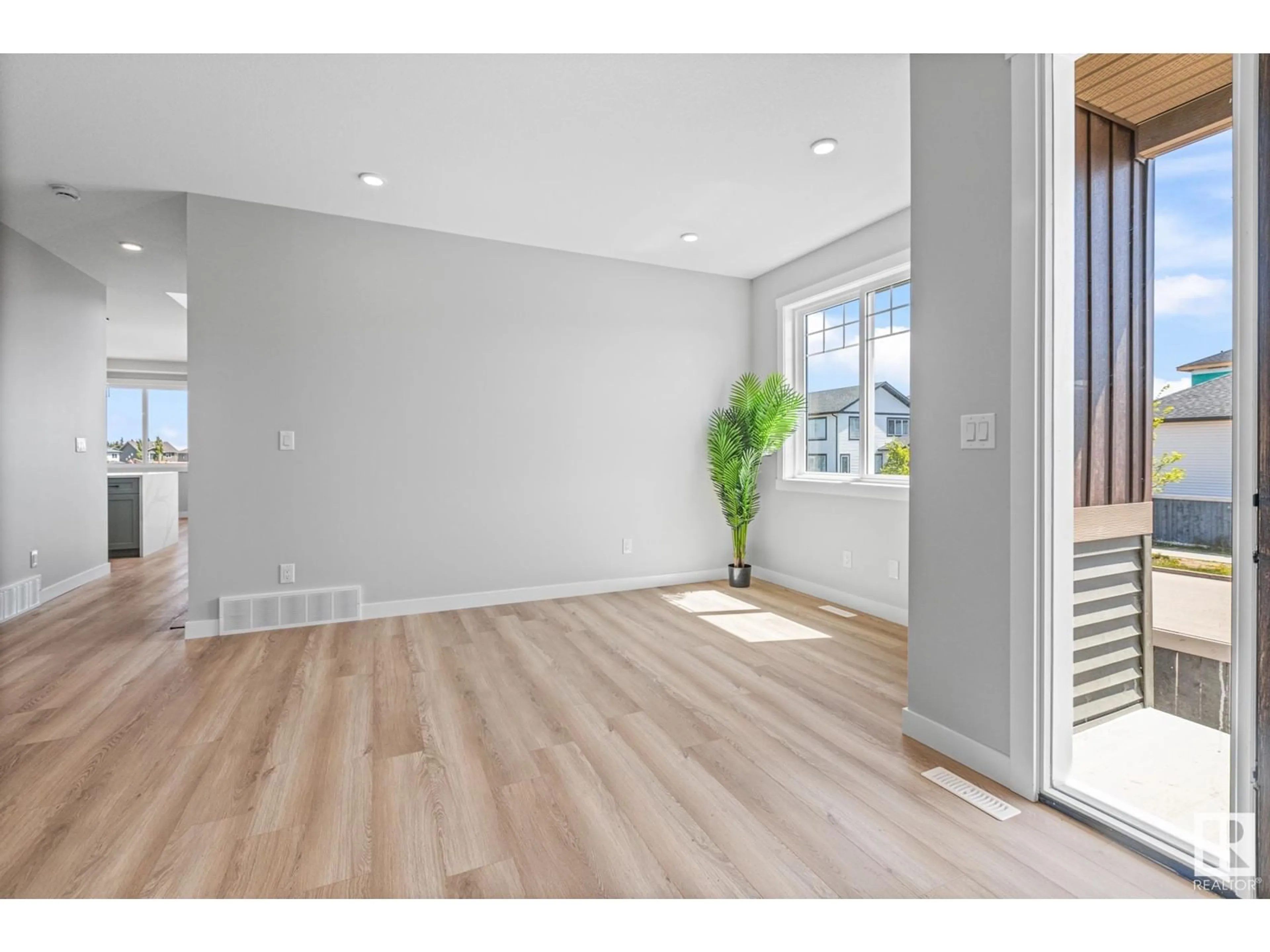 Indoor entryway for 667 KING ST, Spruce Grove Alberta T7X4P7