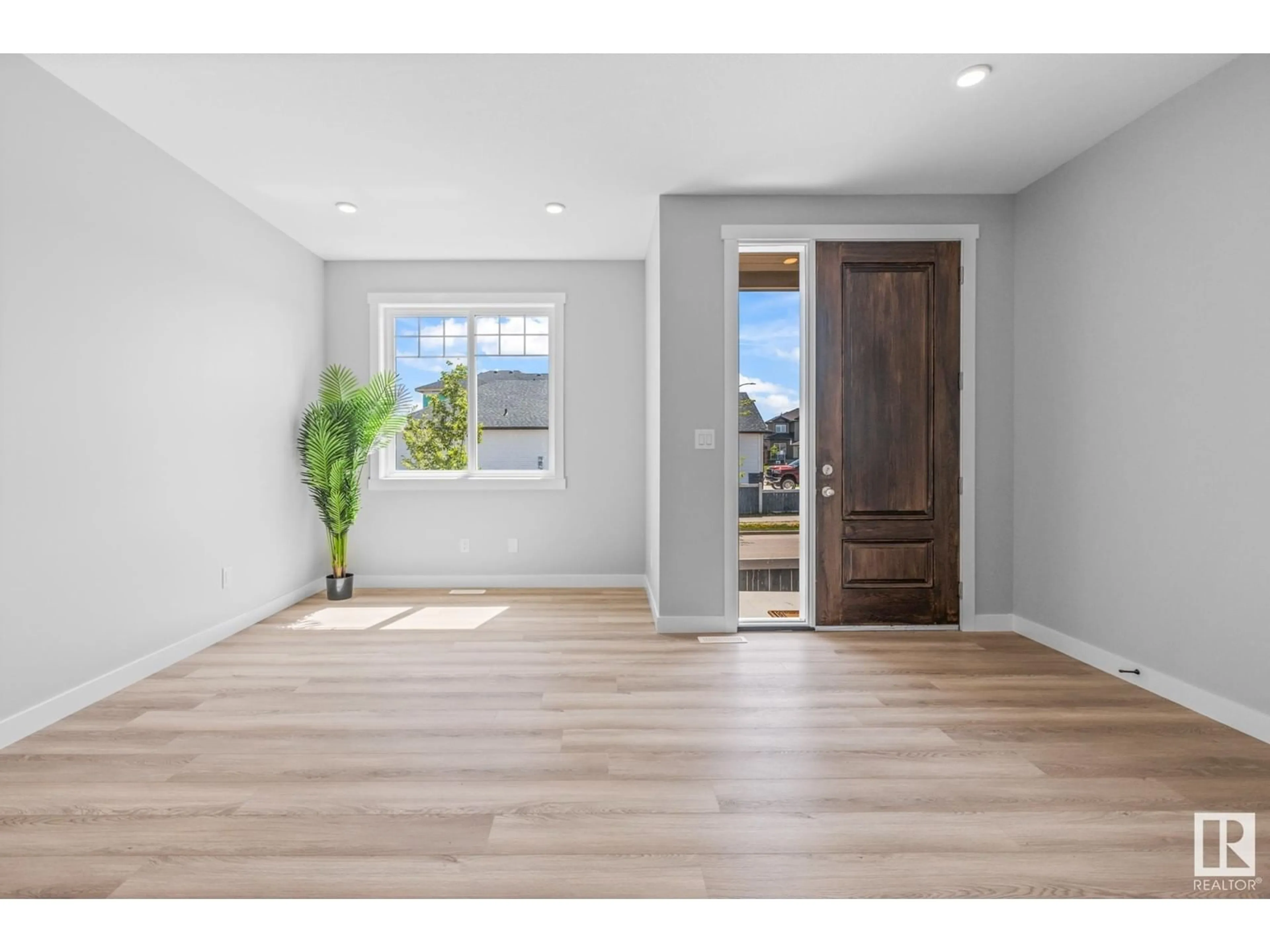 Indoor entryway for 667 KING ST, Spruce Grove Alberta T7X4P7