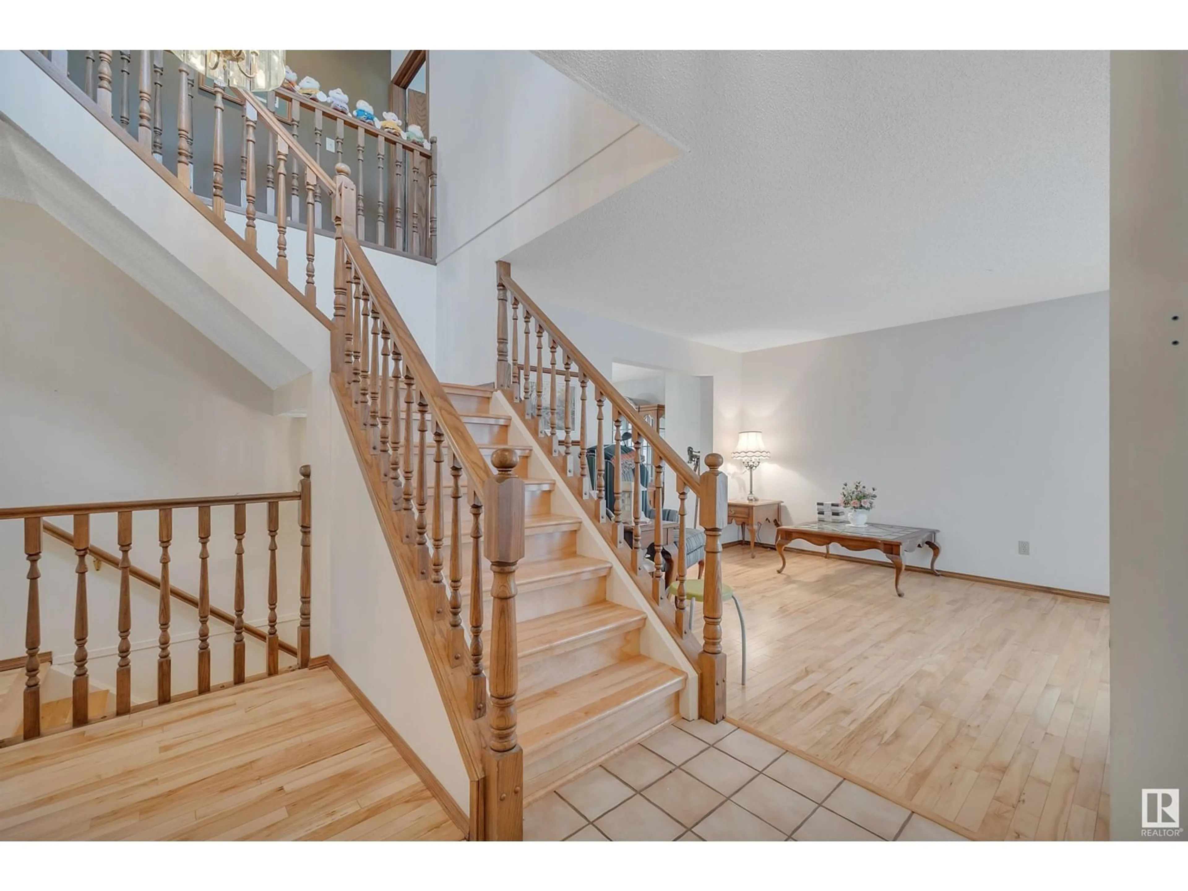 Indoor foyer for NW - 17424 100 ST, Edmonton Alberta T5X5V7