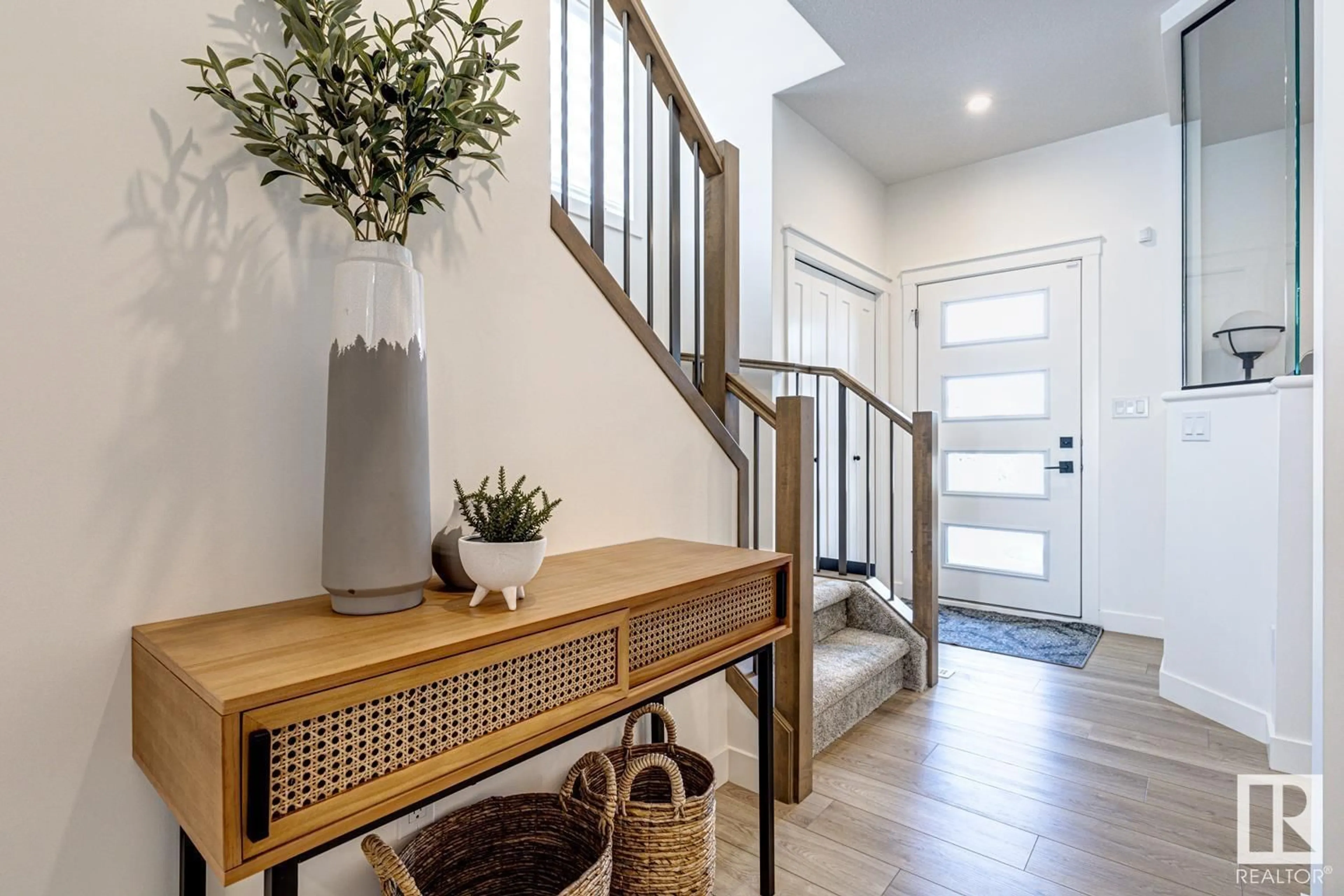 Indoor entryway for NW - 17740 63 ST, Edmonton Alberta T5Y3C5