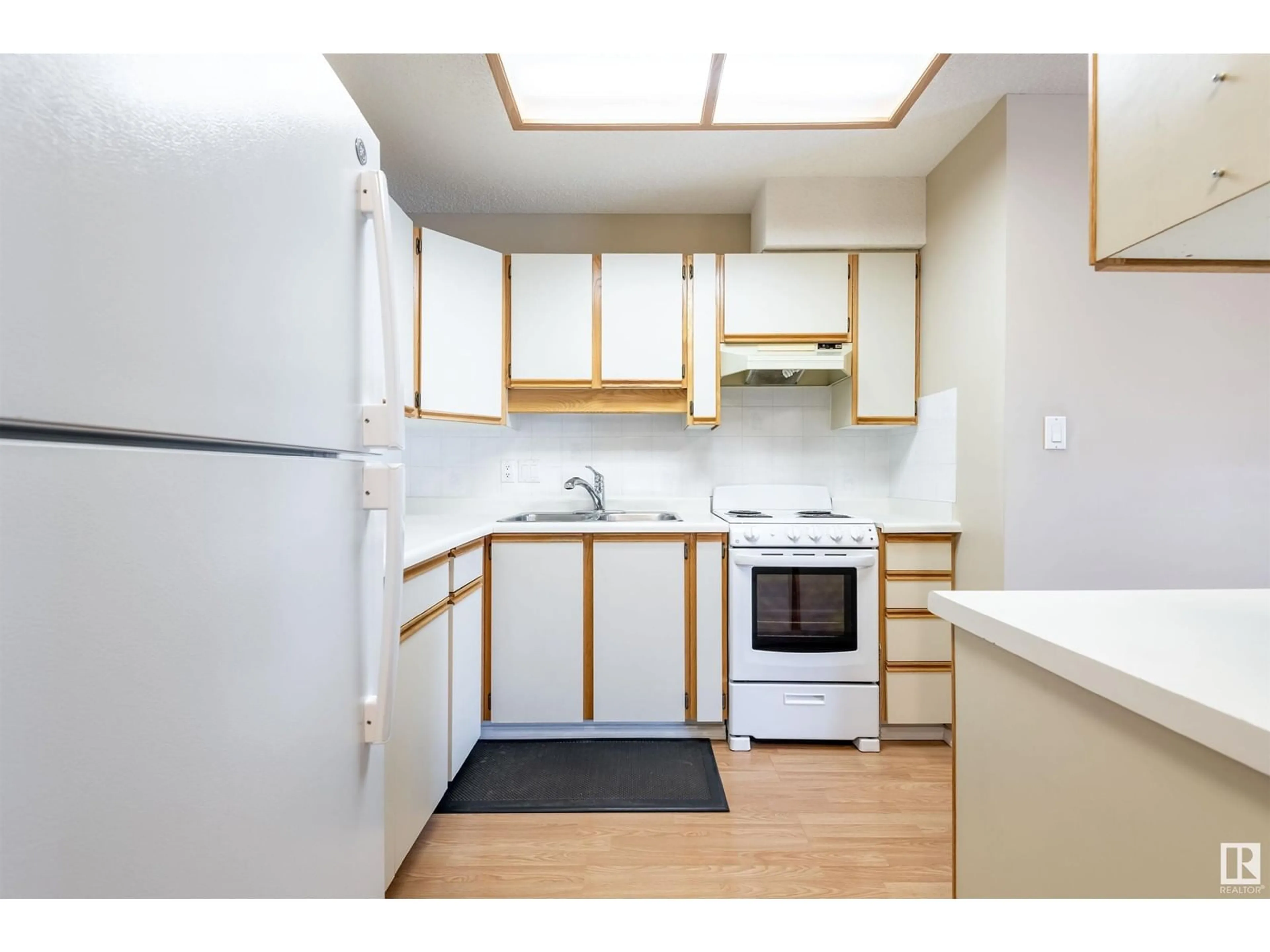Standard kitchen, wood/laminate floor for 106 - 4812 51 AV, Stony Plain Alberta T7Z1P7