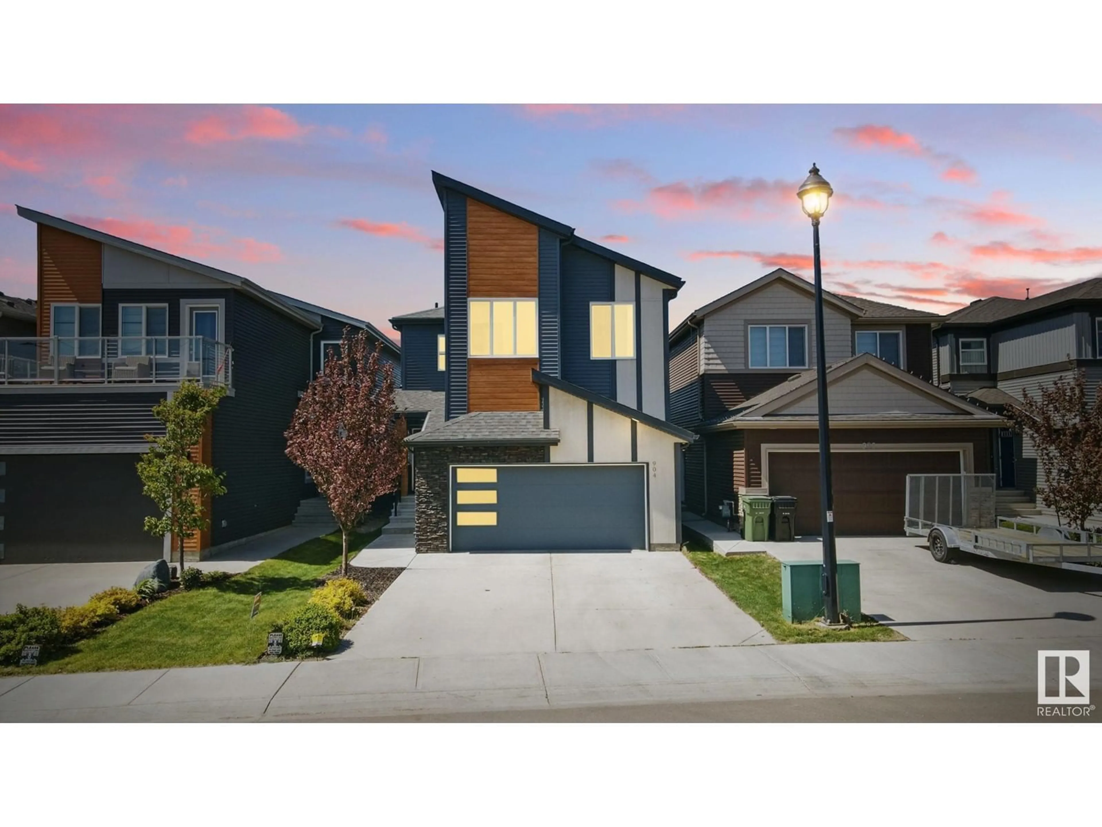 Home with vinyl exterior material, street for 904 BERG PL, Leduc Alberta T9E1H2