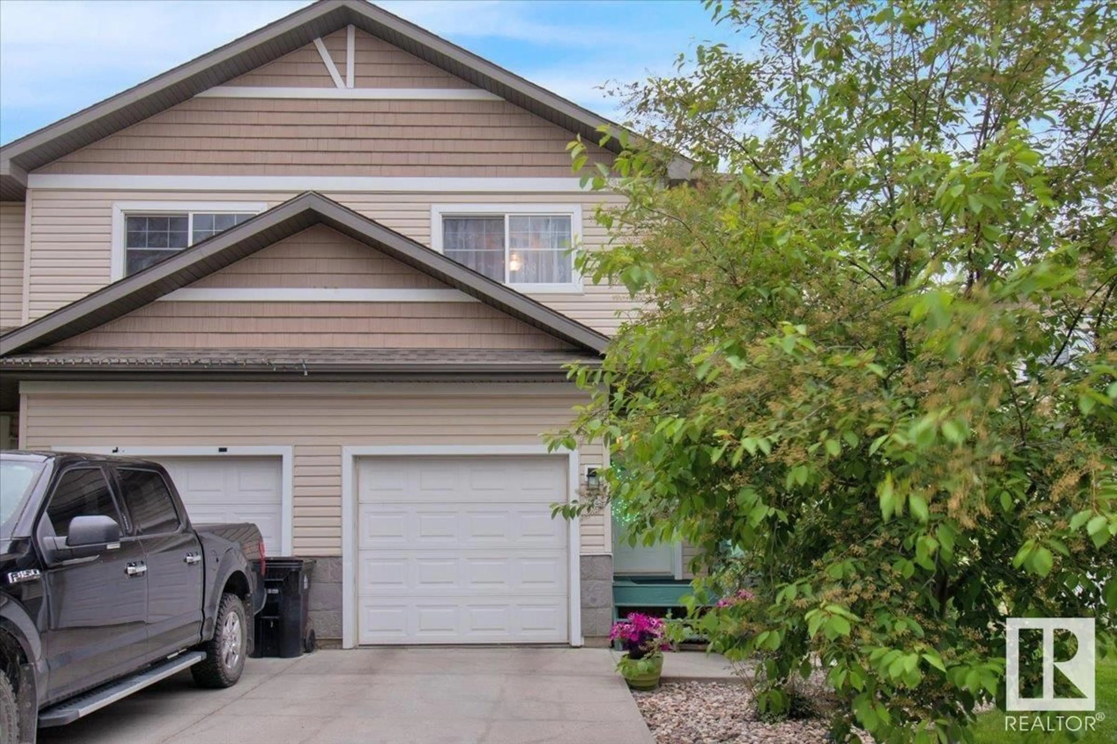 Home with vinyl exterior material, street for 58 HARTWICK LD, Spruce Grove Alberta T7X0A5