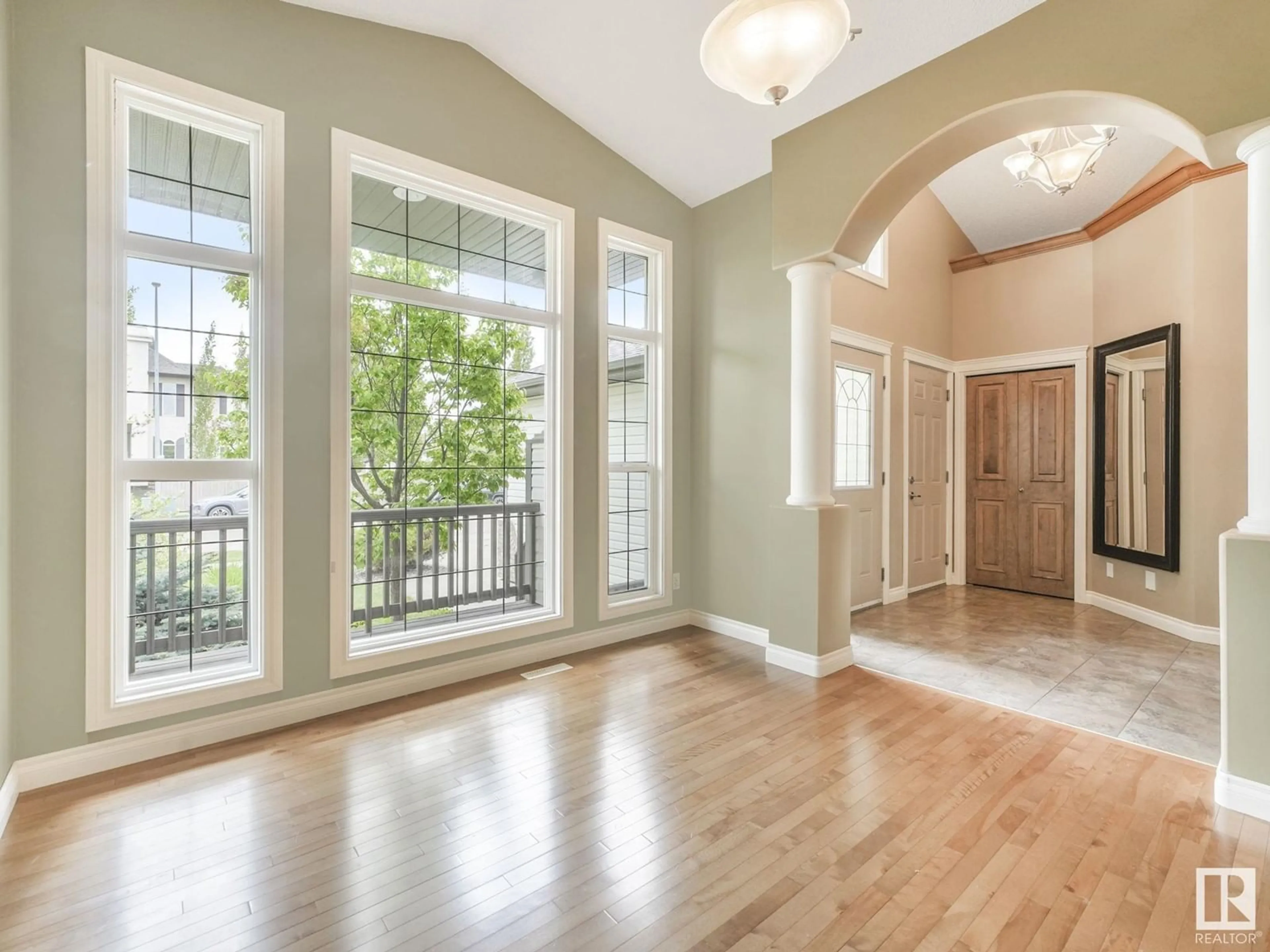 Indoor entryway for 162 REICHERT DR, Beaumont Alberta T4X0B8