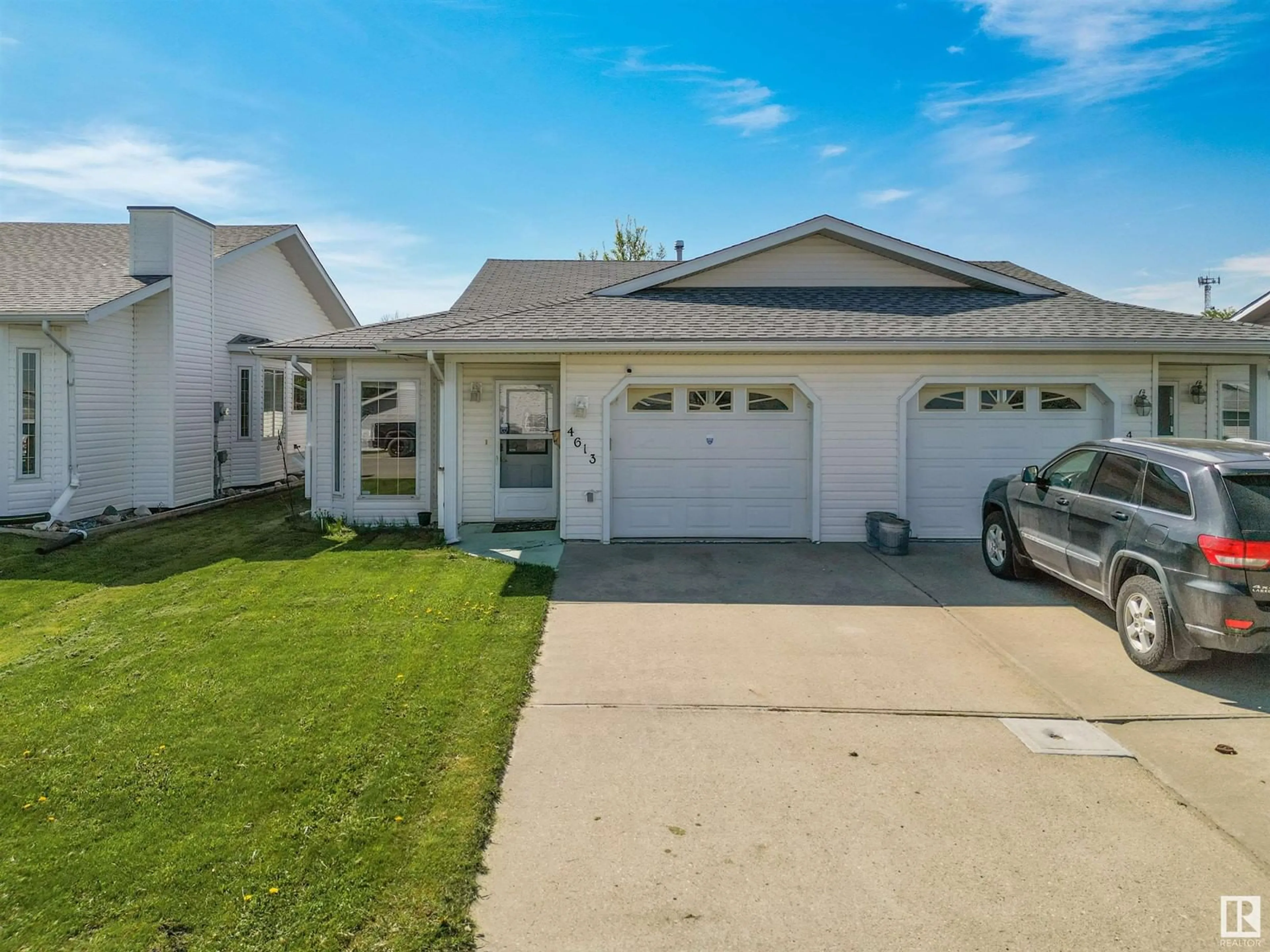 Home with vinyl exterior material, street for 4613 39 AV, Drayton Valley Alberta T7A1T5