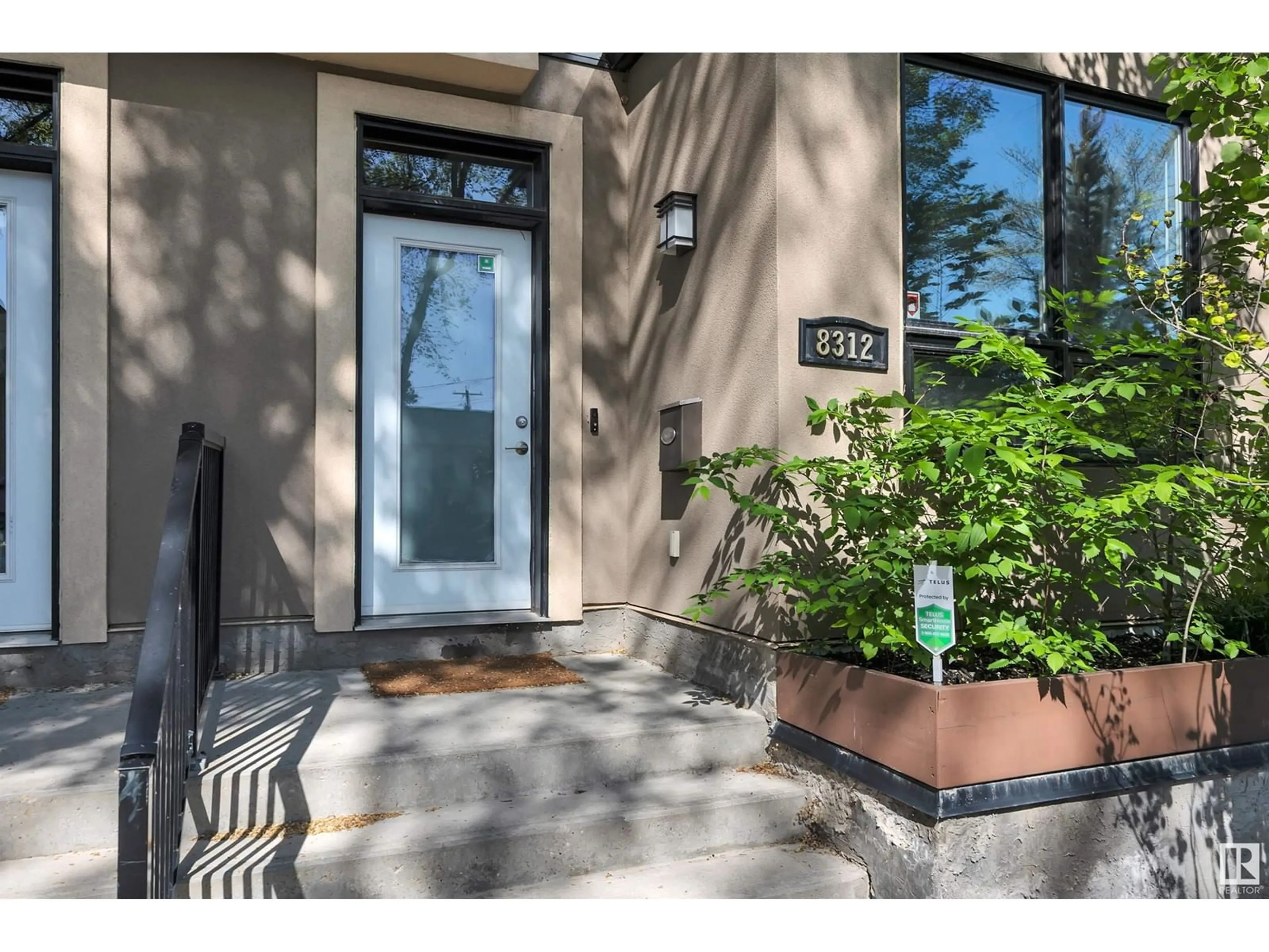 Indoor entryway for 8312 108 ST NW, Edmonton Alberta T6E1Z6