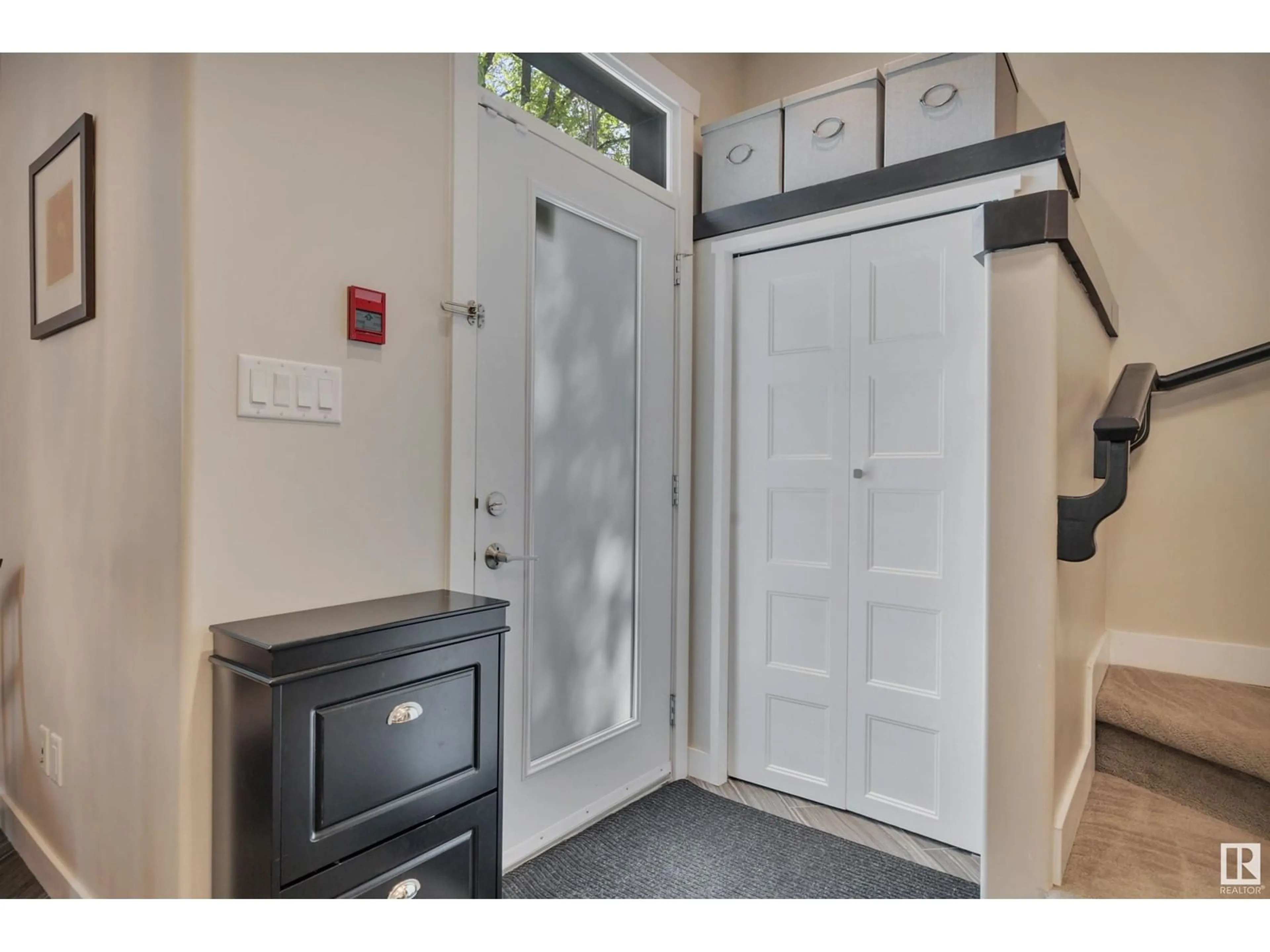 Indoor entryway for 8312 108 ST NW, Edmonton Alberta T6E1Z6