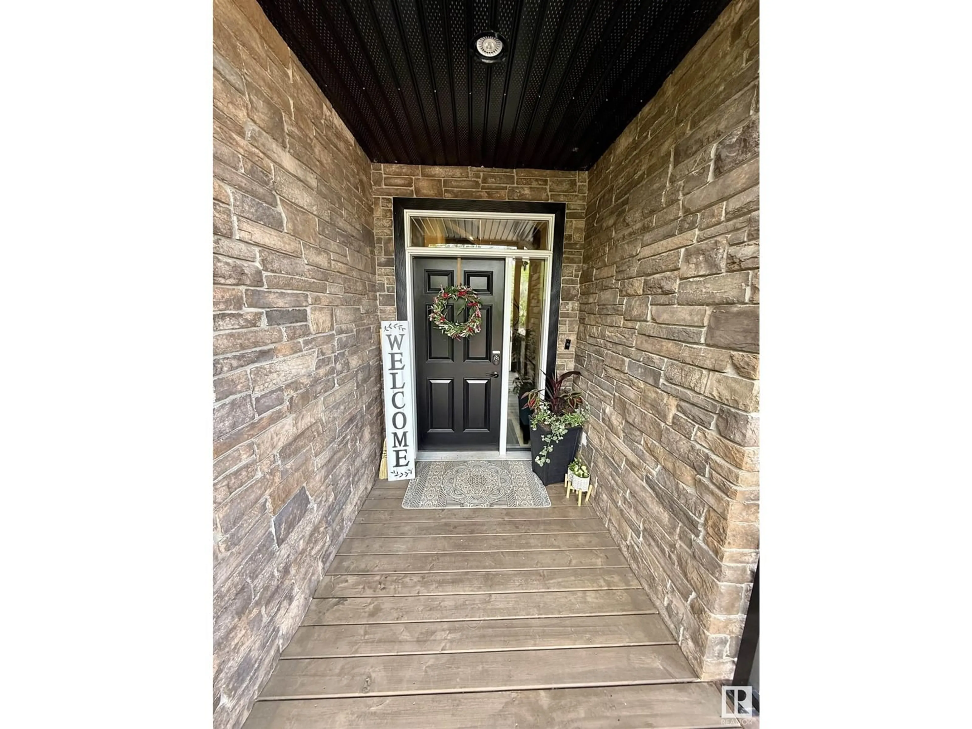 Indoor entryway for 9507 TWP RD 584, Rural St. Paul County Alberta T0A3A0