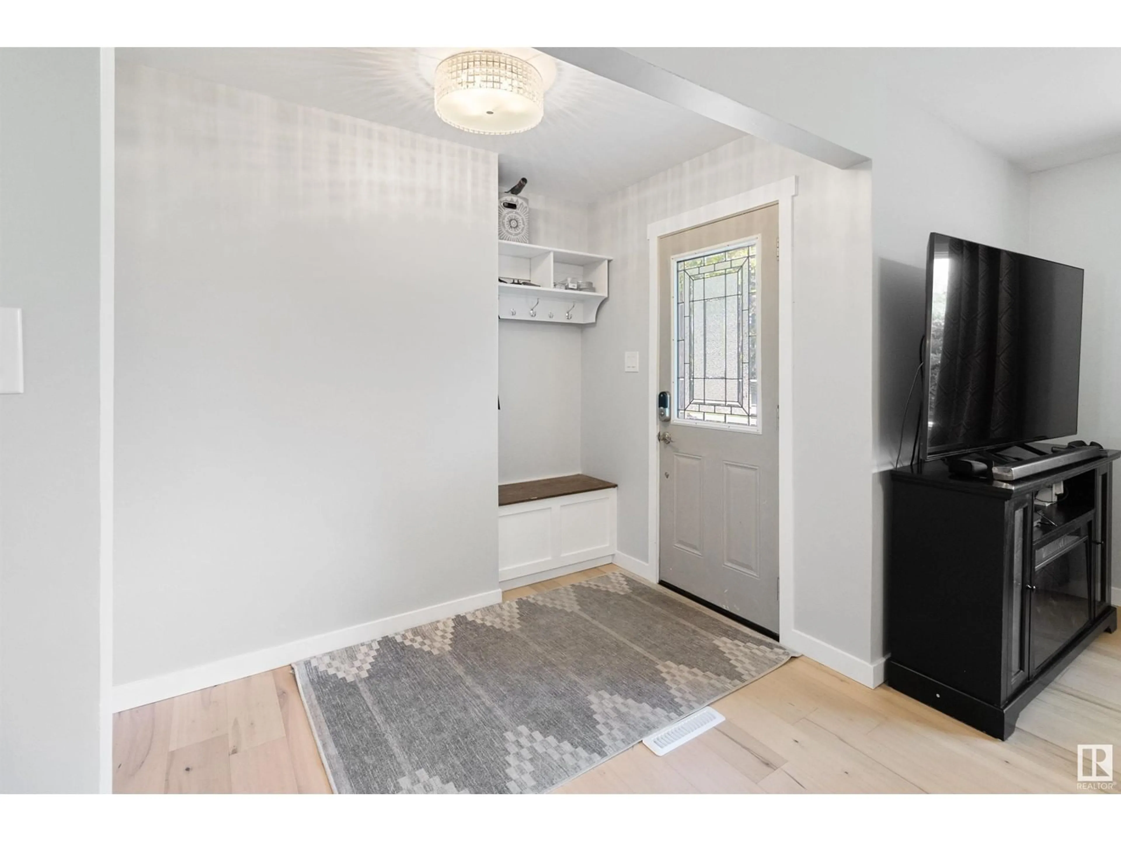 Indoor entryway for 392 CONIFER ST, Sherwood Park Alberta T8A1M5