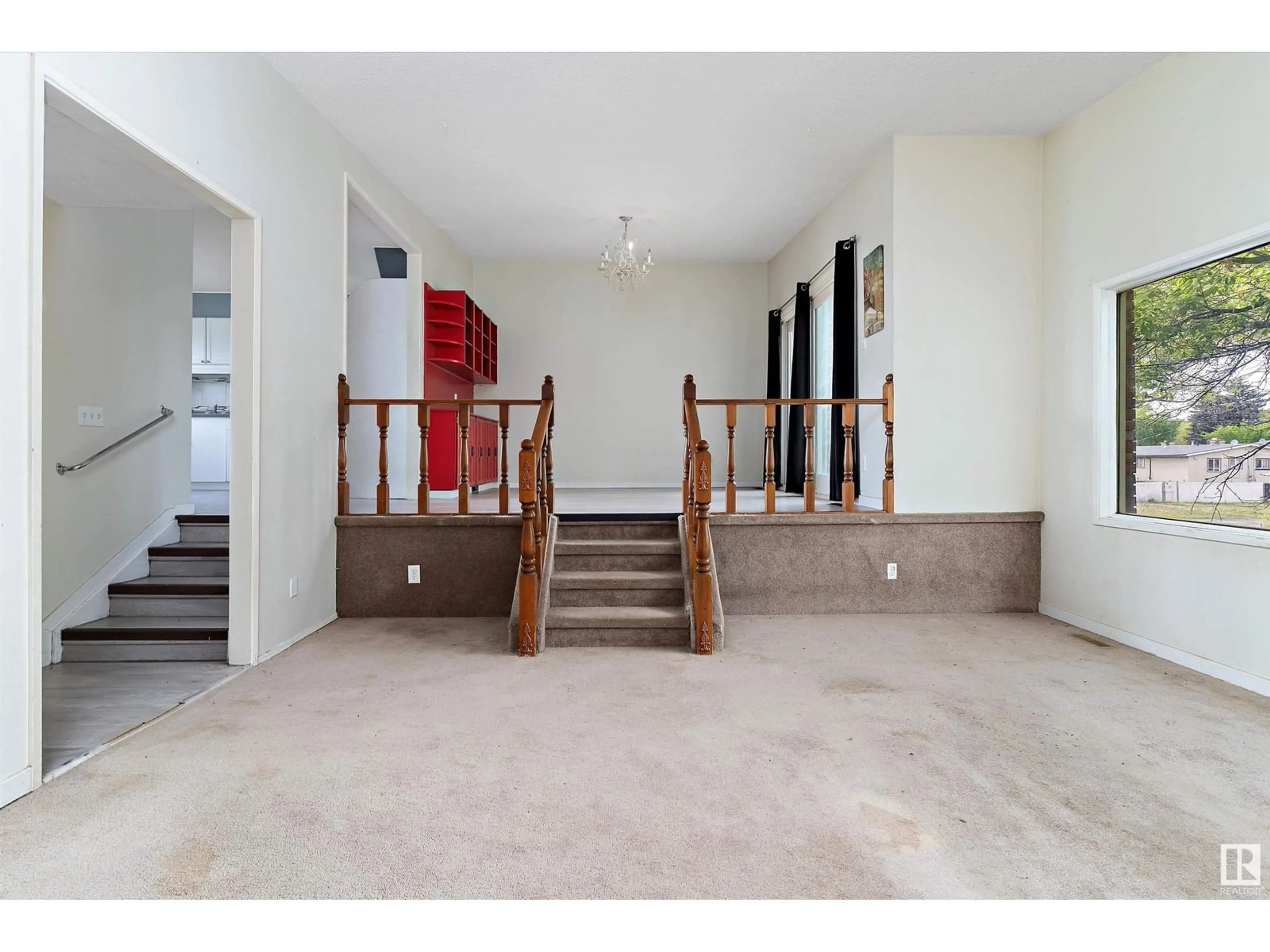 Indoor foyer for 8503/8505 123 AV, Edmonton Alberta T5B4P8