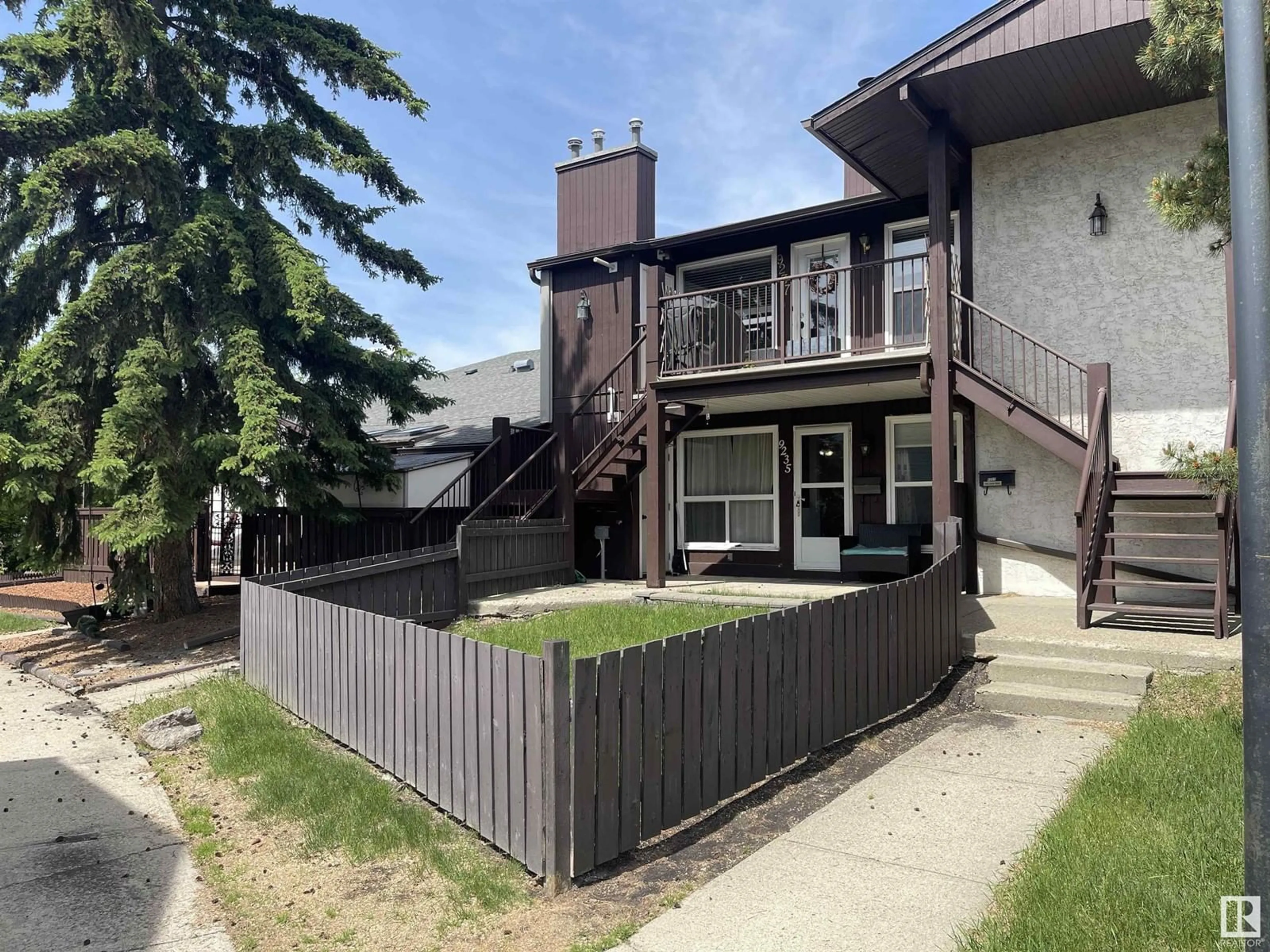 A pic from outside/outdoor area/front of a property/back of a property/a pic from drone, street for NW - 9235 172 ST, Edmonton Alberta T5T3C3