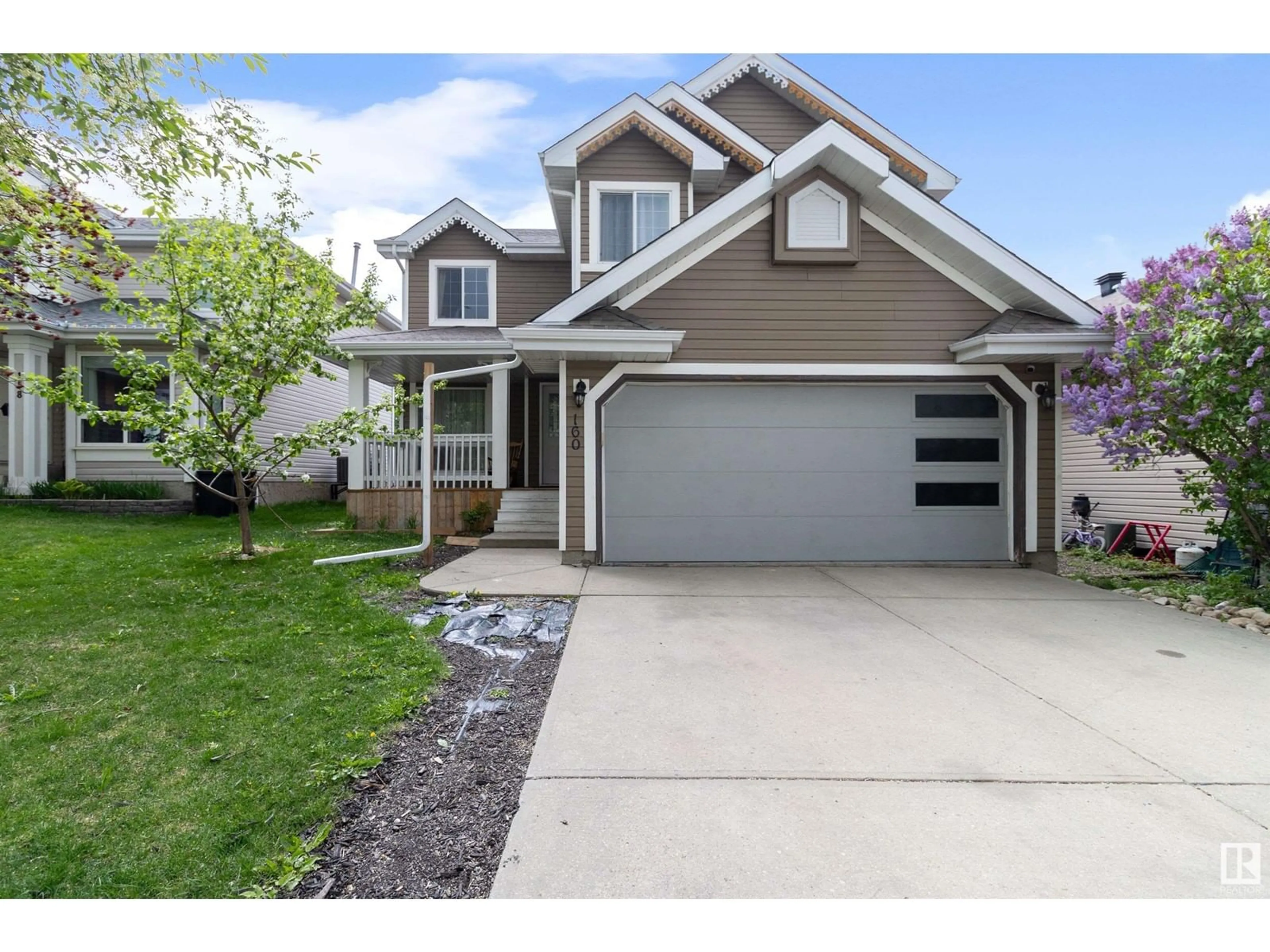 Home with vinyl exterior material, street for 160 LILAC LN, Sherwood Park Alberta T8H1W2