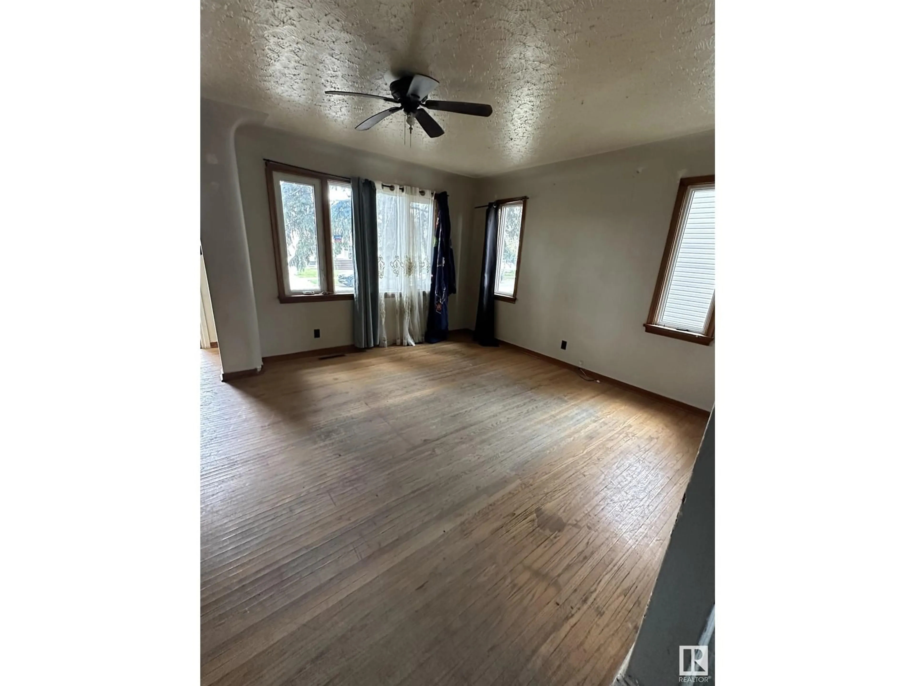 A pic of a room for NW - 12916 123A ST, Edmonton Alberta T5L0K9