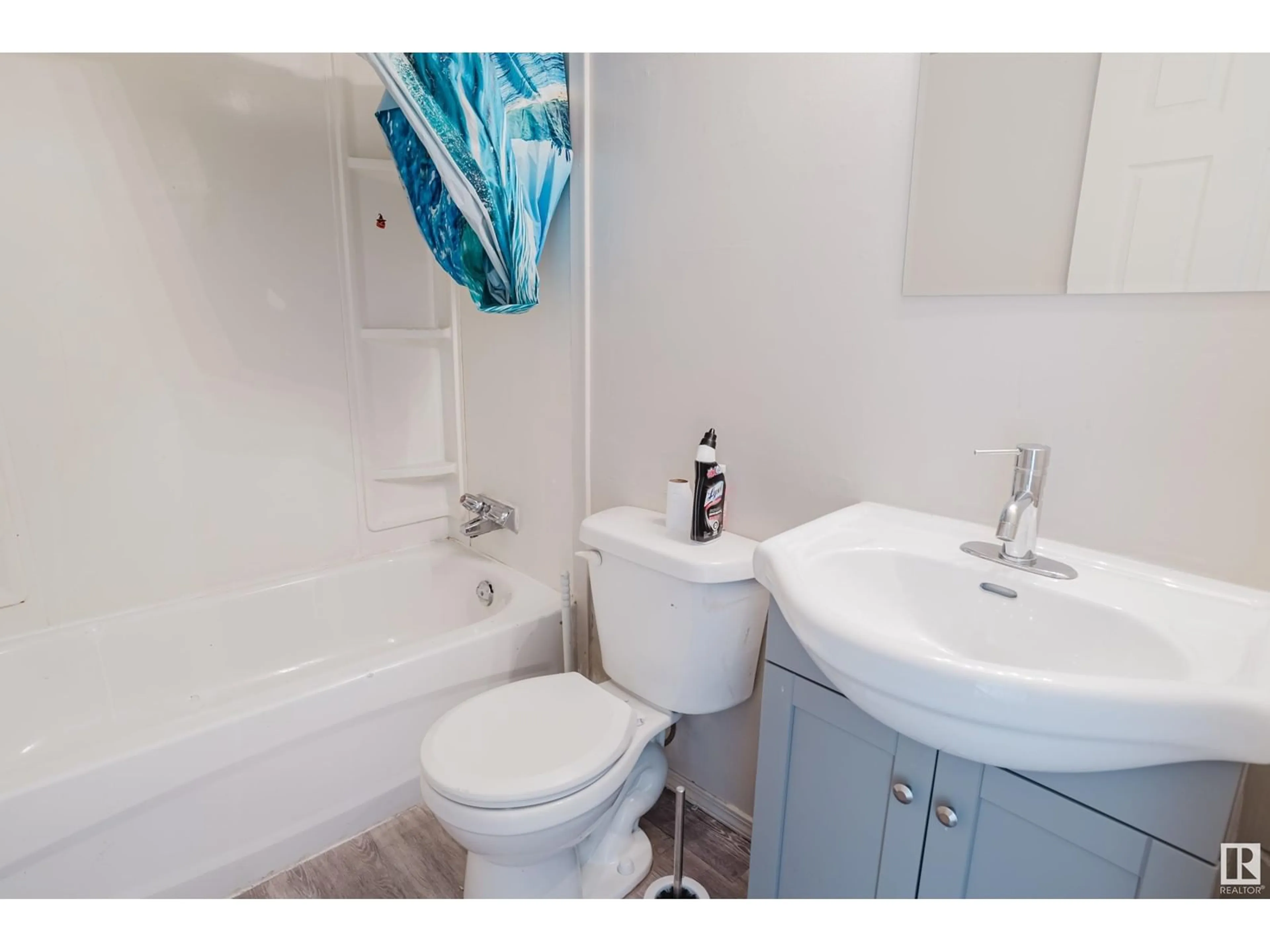 Standard bathroom, ceramic/tile floor for 5125 55 AV, Wetaskiwin Alberta T9A2P2
