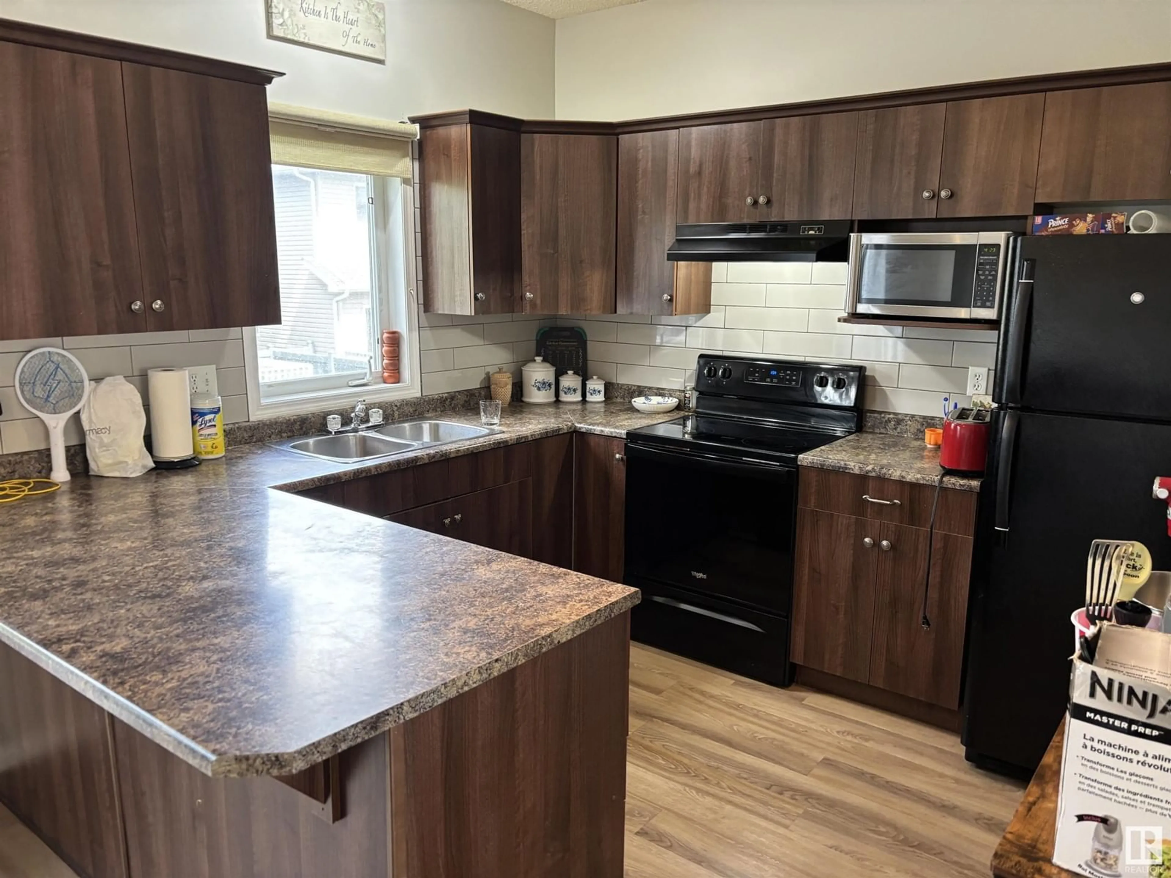 Standard kitchen, wood/laminate floor for 21 - 5102 30 AV, Beaumont Alberta T4X0A9