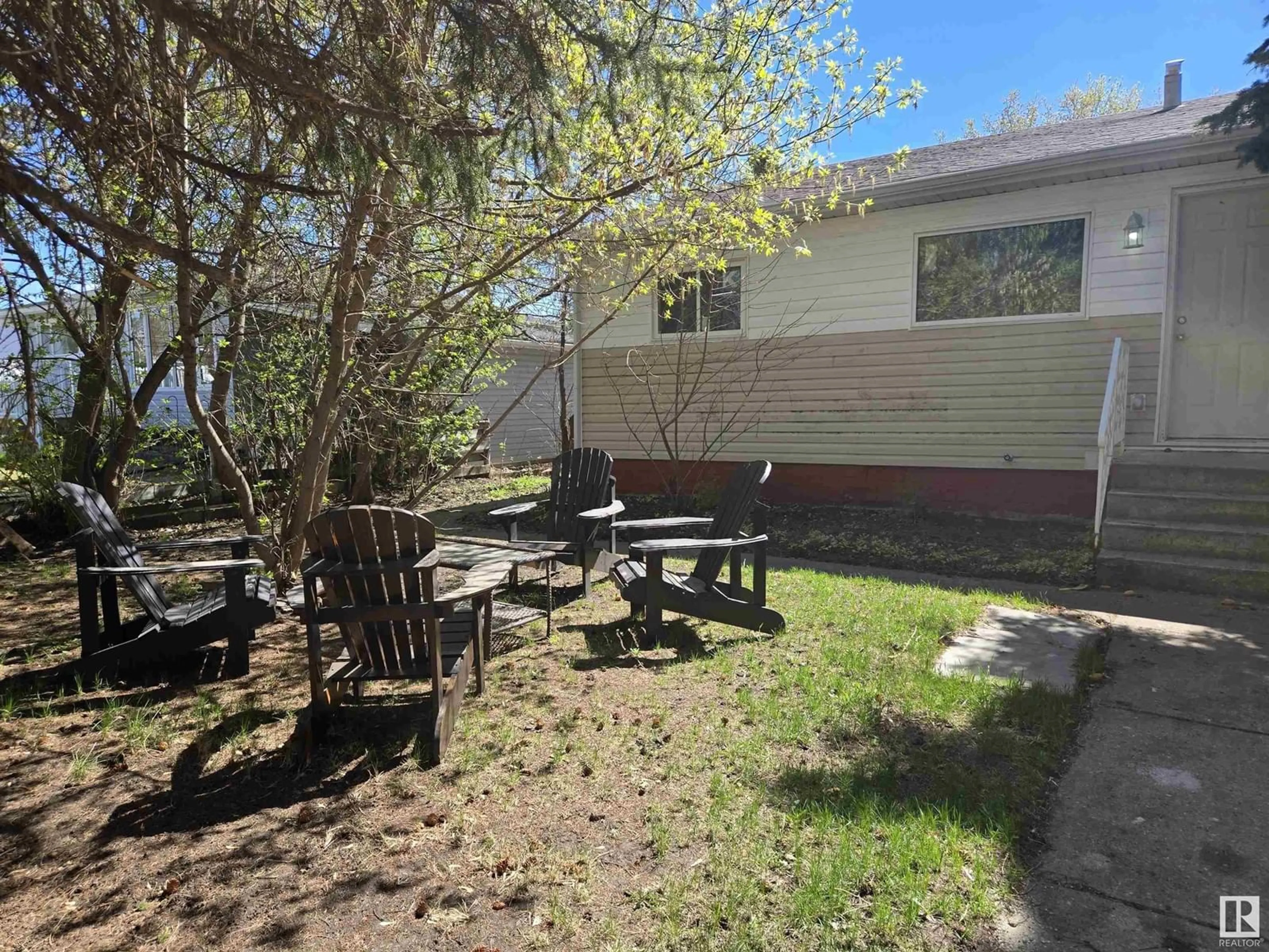 Patio, street for 4513 53 AV, Wetaskiwin Alberta T9A0Y3