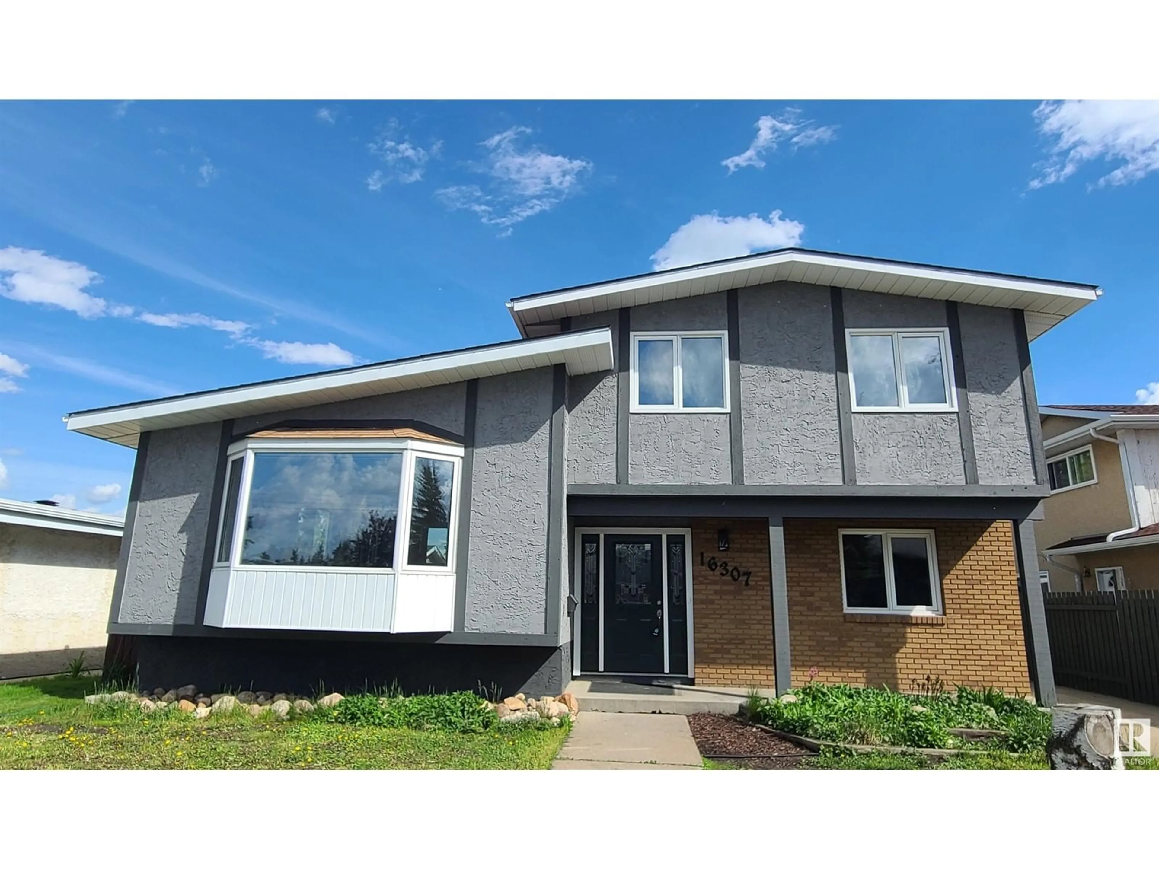 Home with vinyl exterior material, unknown for 16307 112 ST NW, Edmonton Alberta T5X2B2